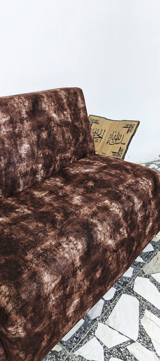 تخم جديد كلش للبيع  يتكون من ركنيه عدد ٢ 
و ٤ قنفات مكان بغداد الدوره 
سعر مناسب جدا 
*********** واتساب
