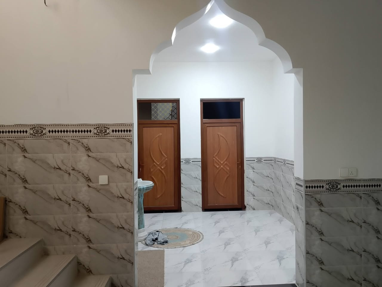 دار للبيع تكريت الديوم
المساحه 300م
منطقة 12 الف 
غرف نوم عدد 5 
صحيات عدد 3 
شارع 15متر مقابل جامع التوفيق 
بناء 2025
بسعر 150 وبي مجال 
اي استفسار الاتصال ع ***********
