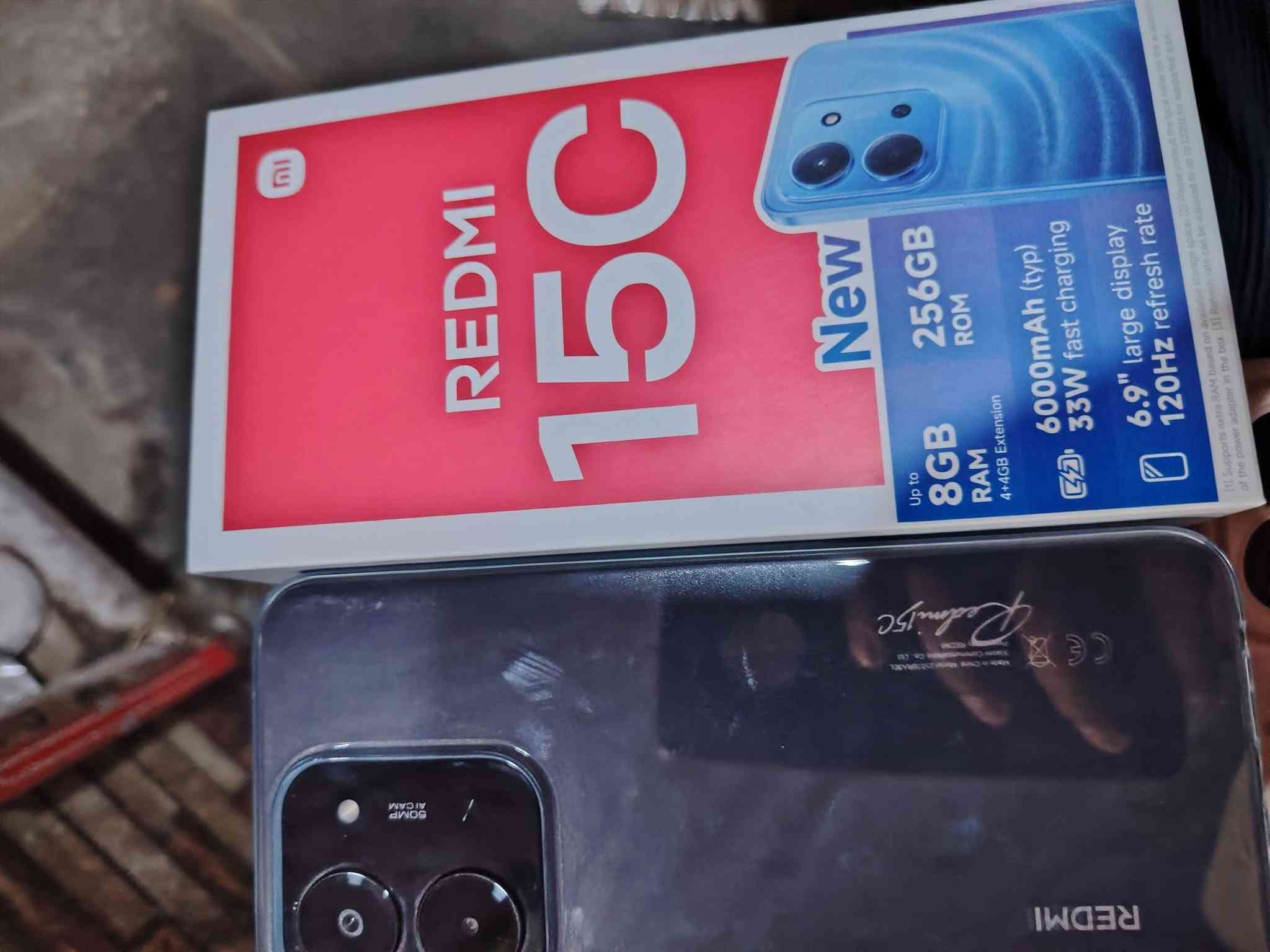 شاومي ريدمي 15C (Xiaomi Redmi 15C)  الشاشة: بحجم 6.9 بوصة وبمعدل تحديث 120 هرتز ذاكرة التخزين: 256  العشوائية (RAM): 8 البطارية: سعة 6000 ميلي أمبير مع شحن سريع بقوة 33 واط.الكاميرا: بدقة 50 ميجابكسل سعره 200 الف
