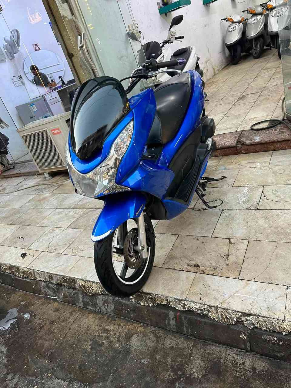 #السلام_عليكم_أخوتي_الغوالي 
#الوجبه_الجديدة
#مال_مزاد_شرط_رمبه 
# هوندا pcx جيل الاول  👍
 #شرط الضمان 💯💯
#بعده بحالة الوكاله فول نظافه مكفول 
#نظافه فول 💯💯👍 
#اللون أزرك چويتي 

البيع نقد والأقساط 👉
مصرف الرافدين فقط👉
مواظف ومنتسب ومتقاعد و الوريث 👉
استقطاع الاكتروني بدون مقدمه👉

#مكاني كوت المشروع شارع ميكانو 👉
***********☎️
***********☎️
أخوكم سيد محمد
