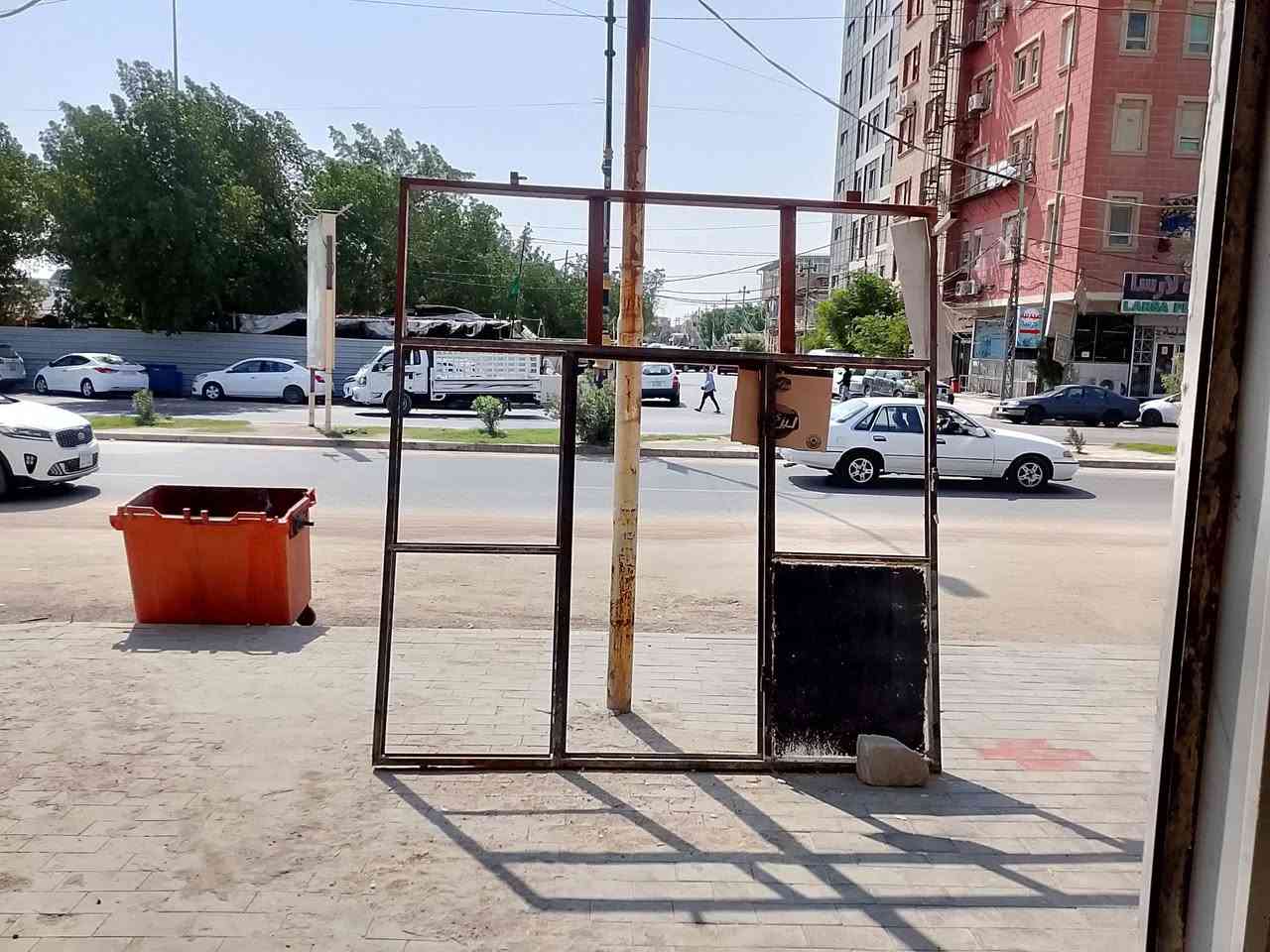 جام خانه للبيع كامله هي وبابها وجامها ابو ال10 ارتفاع 3متر وعرص 3 ال ربع ***********
