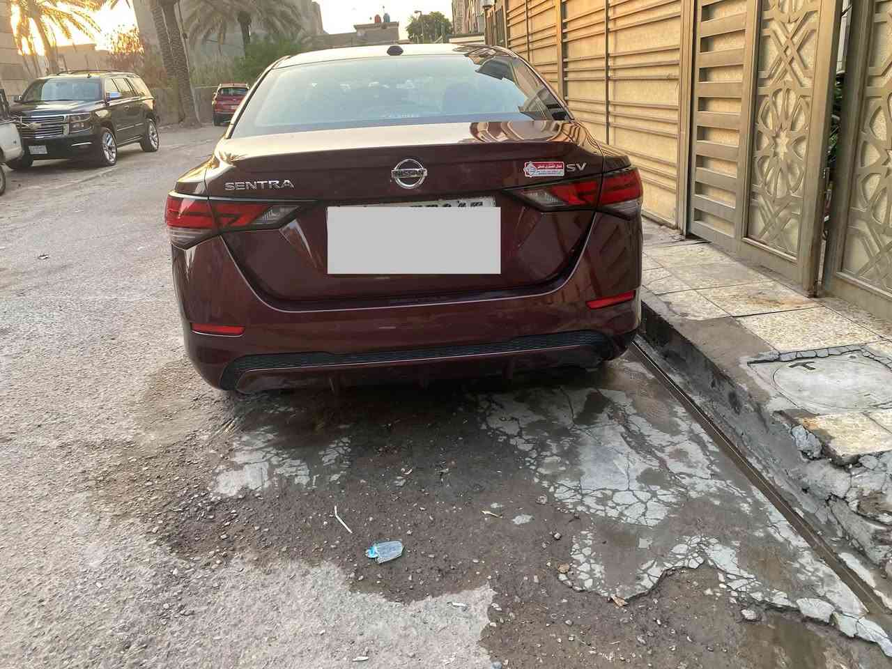 سلام عليكم للبيع سيارة نيسان سنترا موديل ٢٠٢٣ رقم بغداد مواصفات سيارة sv  فول عدا الفتحه تحكمات بالستيرين رادار امامي ورادار خلفي ونقط عمياء وثلاثه انظمه قياده هي المواصفات المعروفه السياره على حادثه مال امريكا مابيه اي حادث بالعراق والسياره بيه صبغ جاملغ و بنيد والباب على كد الطخه والباقي مكفول والشاصي دكه مال جاكوج مابيه شرط الفحص والسياره حلوه مماشيه هواي ماشيه 18898MIفقط 
السعر 130$ وبيها مجال قليل للاتصال على الرقم ***********
