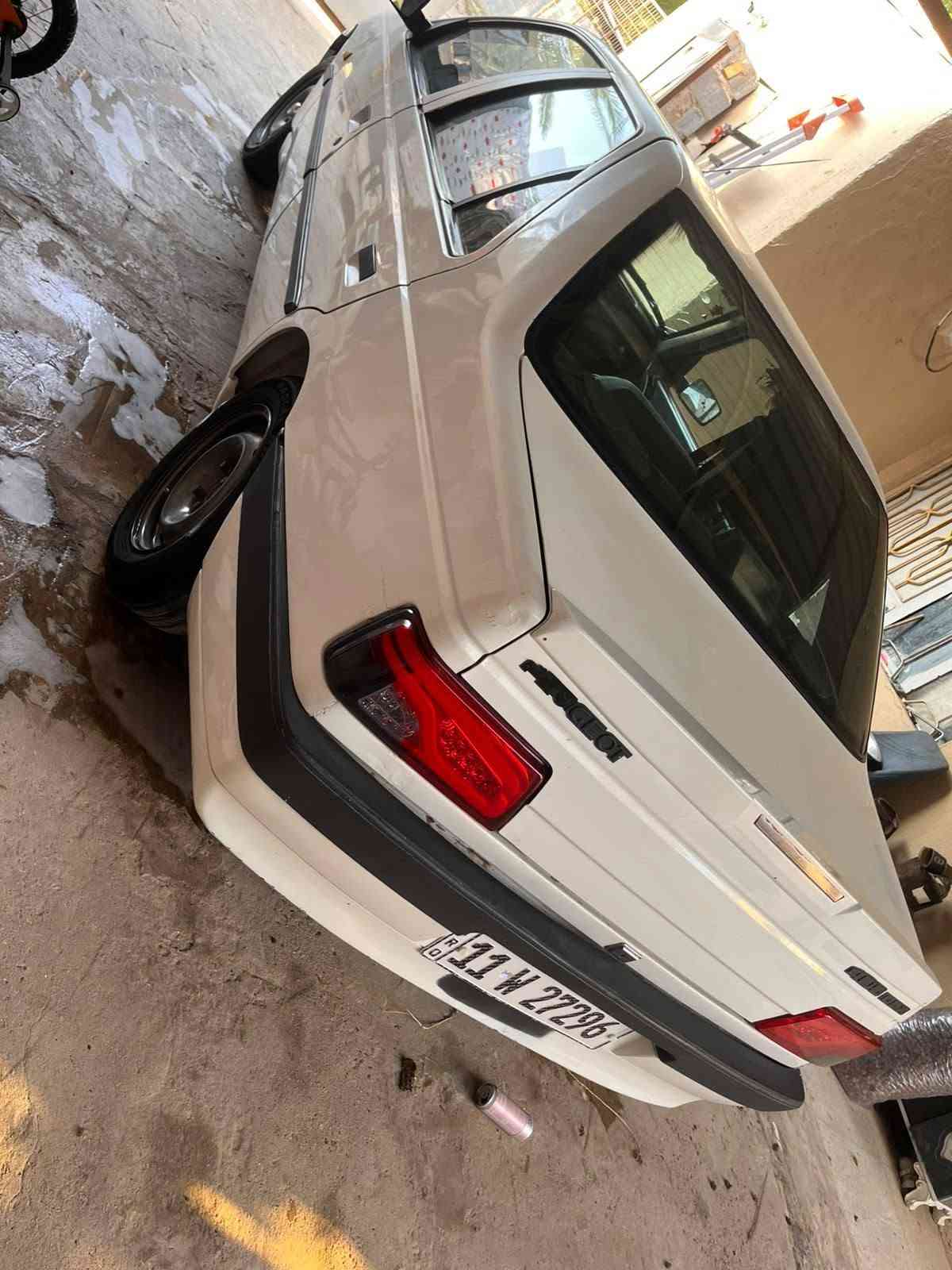 سلام عليكم بيجو للبيع 405 جي اكس12  سياره جديده مكينه تبريد كير مكفولات كشر مكفول من الضربه وتبديل سعرها 34 بيها حك الجيه سياره جاهزه رقم بغداد انكليزي تحويل نفس ليوم  سنويه 28 مكاني بابل رقمي ***********
