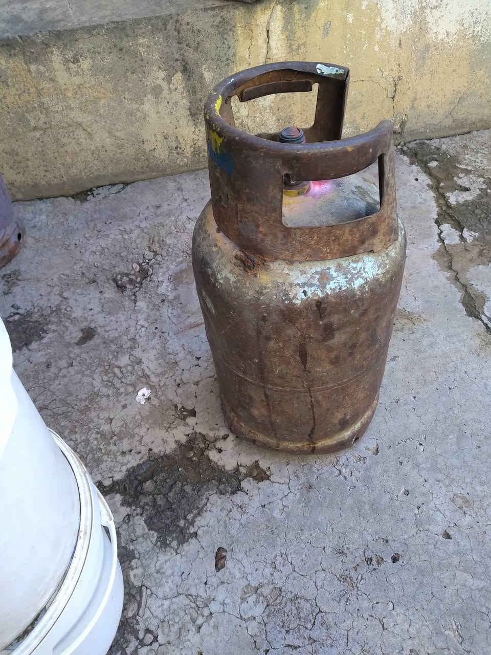 للبيع مدخنة كامل مال مطعم وجهاز همبركر وغاز عاراقي الاتصال ***********
