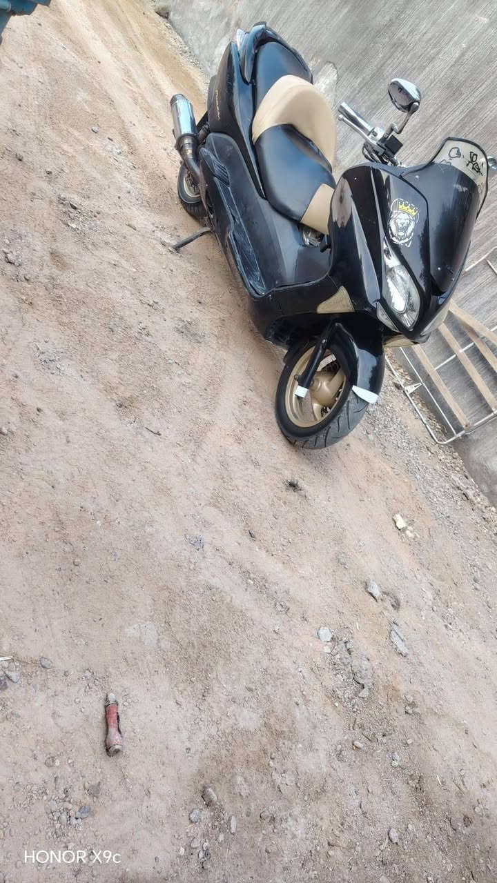 فورزه ٠٩ مكينه مكفوله كير ملغي دراجه حلوه بيهه فقط كلج خلفي تعبان سعر٨٠٠ مكان شعله
***********

نص مكتوب في الصور:
- HONOR X9c
