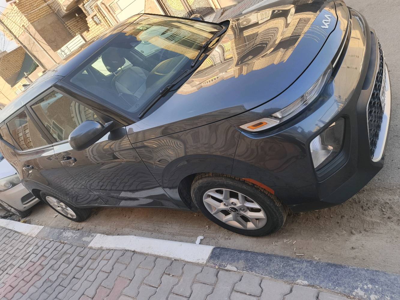 السلام عليكم للبيع  كيا صول ( Kia Soul )موديل2022 
 بچم كبس راديترات اصليه كلشي على وضع الشركة گير مكينه كمبريسر كله سليم مواصفات رادار تحديد مسار محافظة على المسار  تنبيه نقاط عمياء كامره خلفيه  صور الحادث موجودة سونار هم موجود السعر 140ورقه قفل قفل السيارة رقم كربلاء بأسمي موجودة بكربلاء رقم الهاتف متواجد واتساب***********