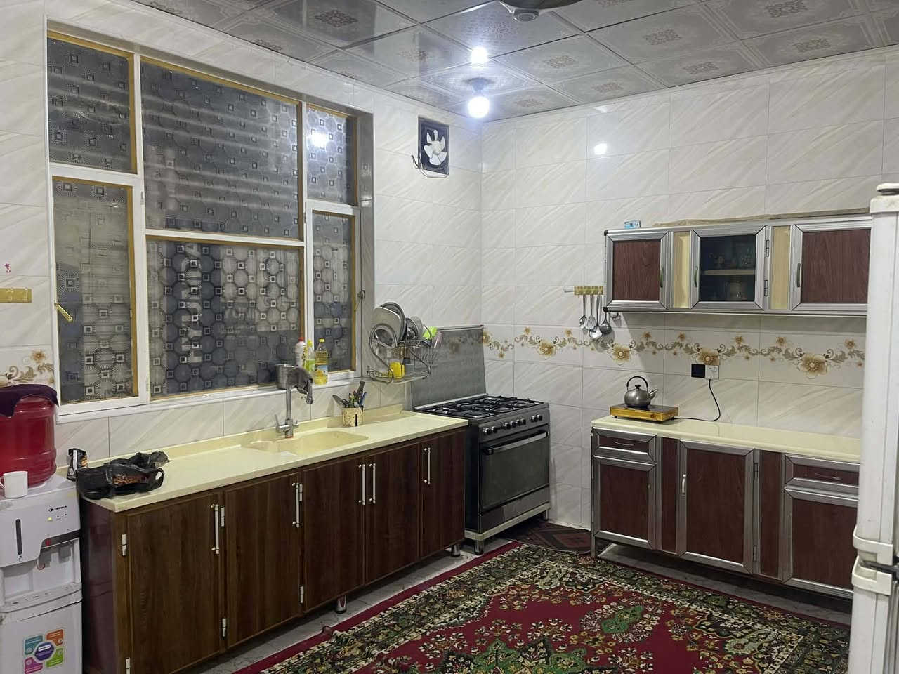 السلام عليكم يعلن مكتب علي الجاروش للعقارات عن وجود دار للبيع للبيع
📌دار طابو زراعي سند25 تحويل مباشر باسم المشتري 
📌موقع حي المصطفى شارع الجامع 
📌مساحه ١٥٠م 
📌واجه ١٠م 
📌يحتوي عل غرف عدد ٣
📌صاله 
📌استقبال 
📌مطبخ 
📌مجمعات صحيه عدد ٢ 
📌شارع صب
📌بناء حديث 
📌السعر ١٠٨بي مجال 
💥للأستفسار مراجعه مكتب علي الجاروش حي معلمين قرب جامع محمد الجواد قرب قاعه الماستر
 📞 ***********
📞 ***********
