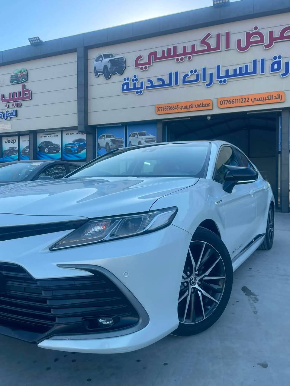 السلام عليكم 
للبيع او المراوس 
كامري 2023 وكاله عبد اللطيف هايبرد 
_____________________________________________
السياره جديده خير من الله مكفوله كفاله عامه وسونارها داخل المشور كفاله من الصبغ والبارد ومكينه وكير وحداديه والسياره جديديها بيها اي نقص 
_____________________________________________
المواصفات :
1. المحرك: 2.5 لتر، 4 سلندر هايبرد
2. القوة الإجمالية: حوالي 215 حصان.
3. العزم: 221 نيوتن متر.
4. القير: E-CVT
5. الدفع: أمامي FWD
6. استهلاك الوقود: حوالي 26 كم/لتر.
7. سعة الخزان: حوالي 60 لتر
8. عدد المقاعد: 5.
9. إضاءة أمامية LED.
10. إضاءة نهارية LED.
11. مرايا كهربائية مع إشارات انعطاف.
12. داخلية قماش
13. مكيف أوتوماتيك مع فتحات خلفية
14. أزرار تحكم بالصوت على المقود
15. تشغيل بصمة عن بعد 
16. مقاعد أمامية كهربائية
17. شاشة وسطية
18.برده خلفيه 
19. رادار أمامي
20. مثبت سرعة متكيف.
21.حساسات أماميه وخلفيه 
22. كاميرا خلفية
23.شاحن لاسلكي 
_____________________________________________
العنوان :ديالى /بعقوبه /معرض الكبيسي 
الاتصال :***********
