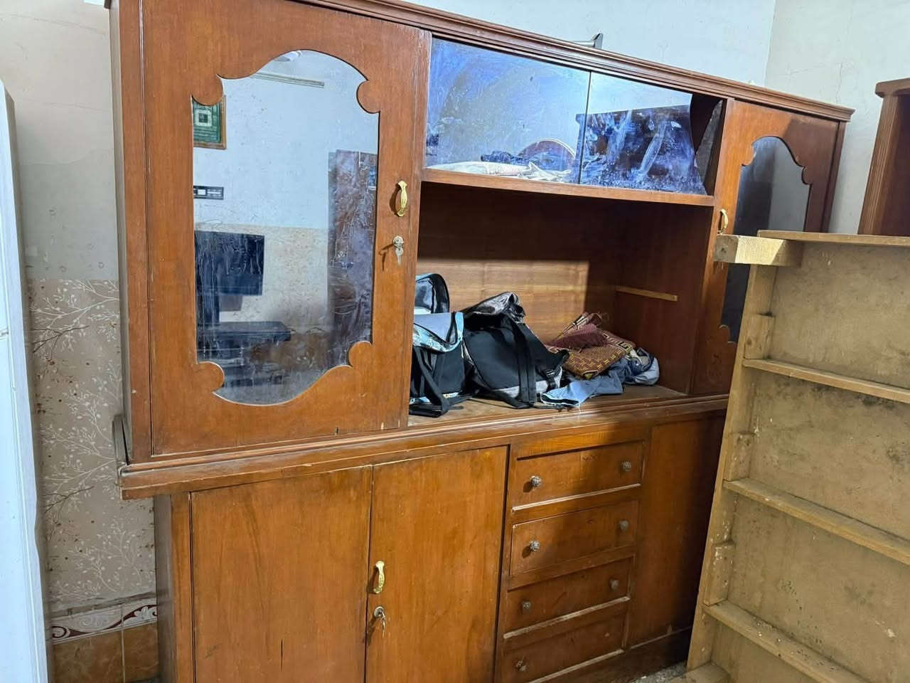 غرفة نوم 4 باب نظيفة
السعر 350 الف

معرض طابقين صاج الولي وثقيل

السعر 100 الف

الديوانية ناحية السنيه

*********** 📲
