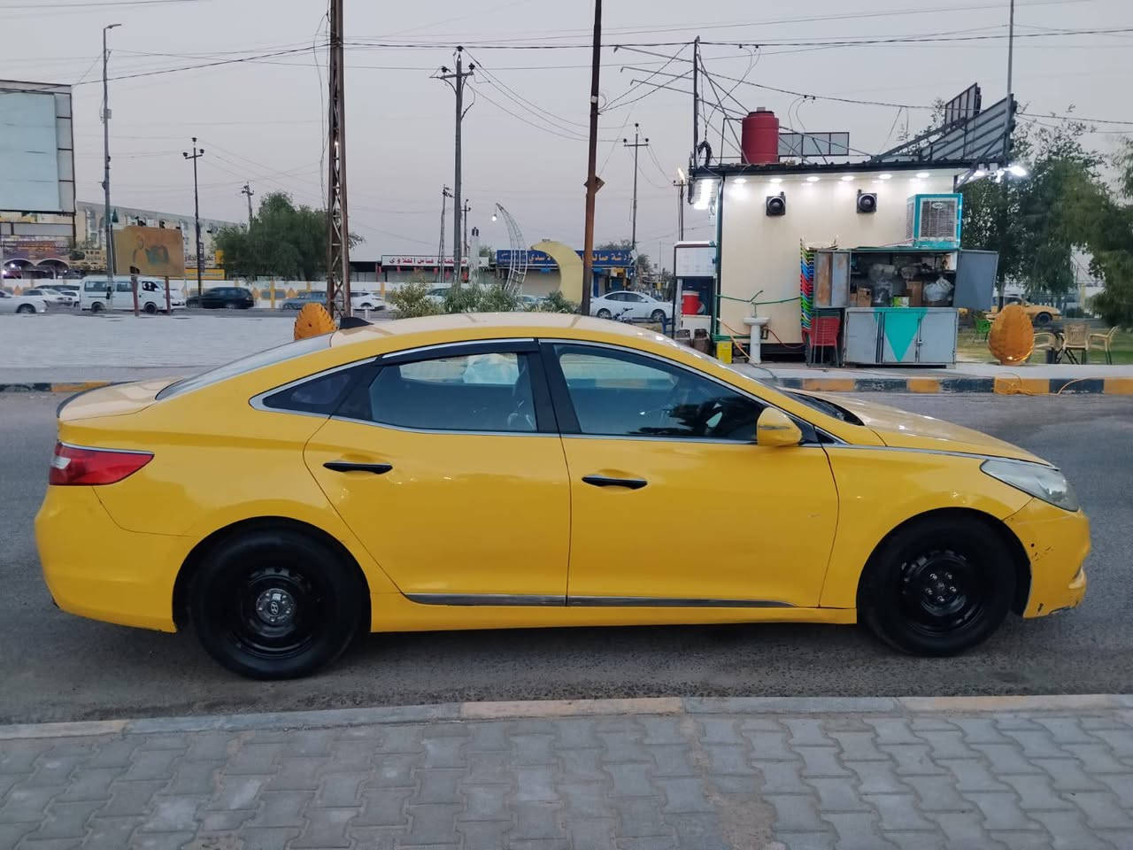 السلام عليكم سياره ازيرا للبيع موديل 13 بيها ثلاث قطع بنيد وجاملغ وباب السياره بأسمي محرك 3000 خط بغداد مكينه وكير مكفولات مصفره هيئه وغرامات   تحويل شوكت متريد السعر 90وبيها مجال قليل مستعجل على بيعها ***********مكاني نجف
