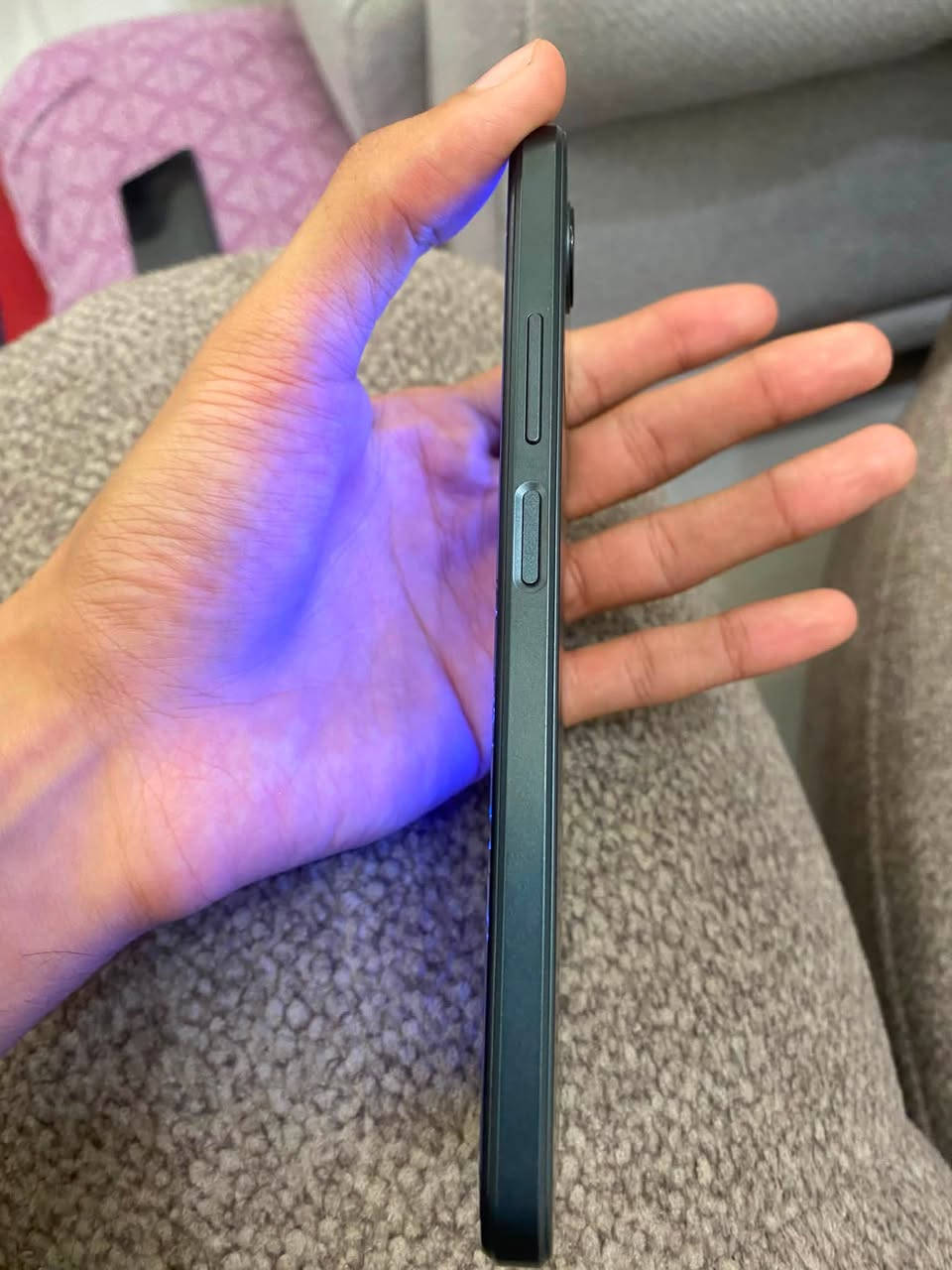 للبيع جهاز Realme اقتصادي نظيف وبحالة ممتازة 📱
 نوع الجهاز: ريلمي (Realme)
 الحالة: مستعمل، شغال وصافي ما بيه أي نقص أو عيب، الشاشة والبطارية أمورهن تمام.
 الملحقات: الجهاز (مع الكارتون والشاحن )
 السعر: (90 الف)
 المكان: (بغداد / الحرية).
 للتواصل والاستفسار مراسلة واتساب (***********).
