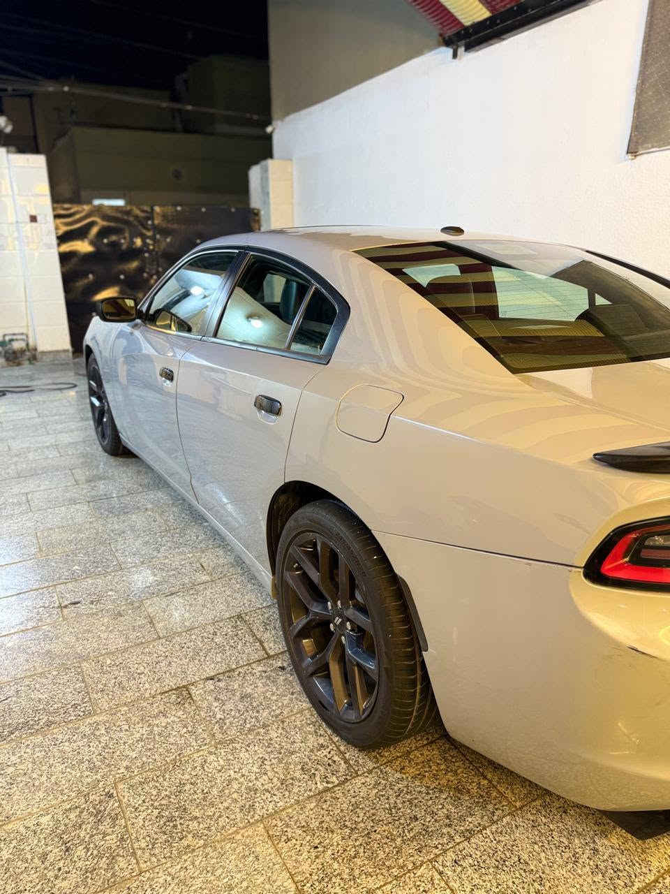 جارجر 2021  أصل فول مواصفات لون مميز (سموك) بيع او مروس 
رقم بغداد SXT PLUS
وارد كندي حادث جاملغ والباب صبغ فقط بدون تبديل 
المحرك : 3.6L   V6
ماشية:50الف
المواصفات :
١-فتحة 
٢-كامرة دوارة
٣-مقاعد امامية كهربائية عدد 2 جلد (تدفئة+تبريد)
٤-تبريد قطعتين
٥-مصابيح امامية زنون 
٦-كراسي كهرباء
٧-ويل قياس 20 انج 
٨-حساسات خلفية
٩-تشغيل عن بعد
١٠-مكينة 6 سلندر
١١-ستيرن تدفئة
١٣-مانع انزلاق
١٤-كشن حضن +خزن ميموري
١٥-مقاعد خلفية تدفئة
١٦-محدد سرعة 
١٧-تدفئة ستيرن
١٨-دخول ذكي بصمة
مكان السيارة بغداد الرصافه
للاستفسار :
*********** بغداد, العراق
