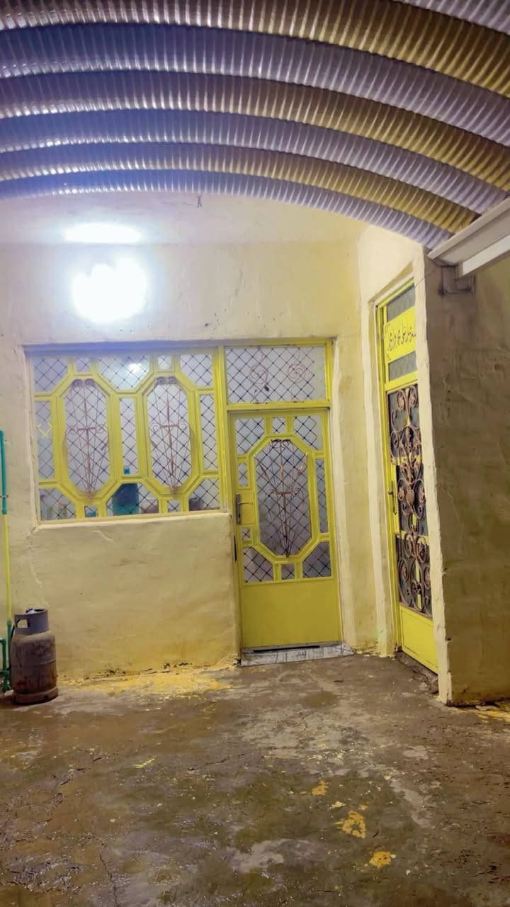 ياالله ع بركة الله 
بيت للبيع
  بجمعة الامام قرب مركز شرطة الامام 
قطعة ومقاطعة  ماشين  بمعاملة تمليك
 مساحته  ١٧٠
 بي غرفتين و صاله و استقبال و مطبخ و حديقه

السعر ( 38 ) وبي مجال للشراي 

*********** الشراي فقط يتصل
