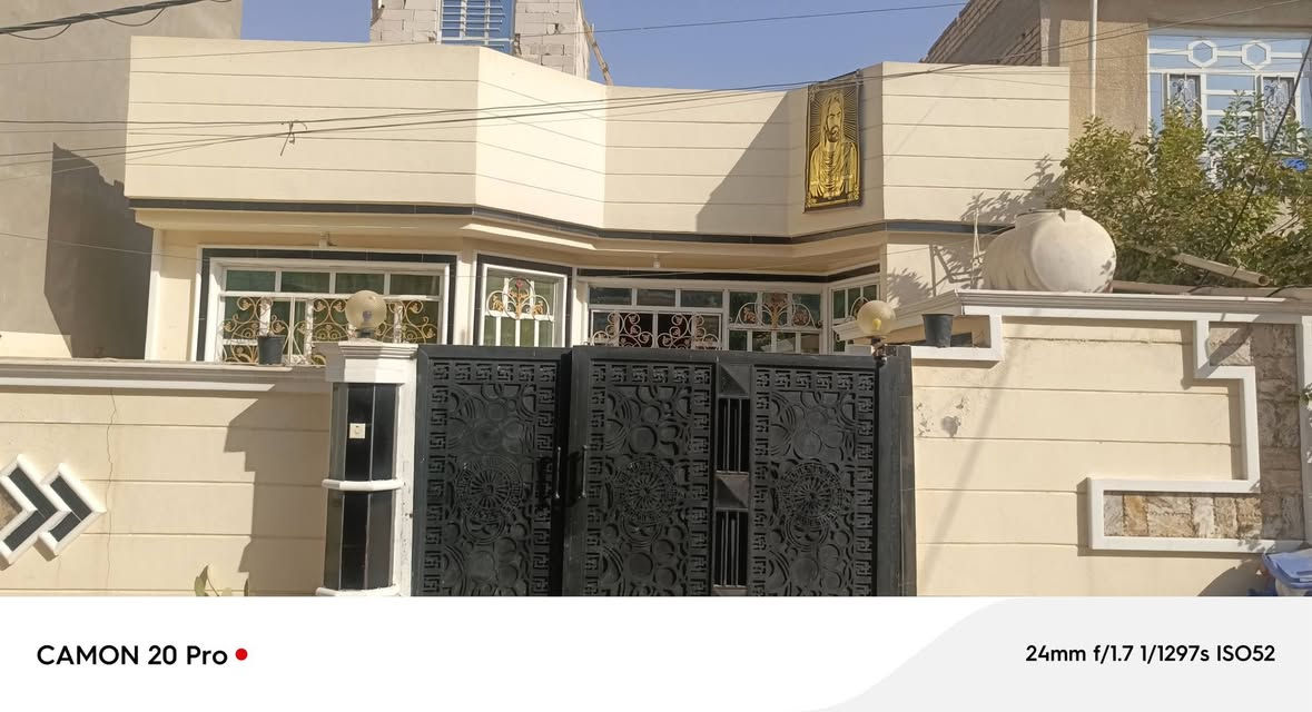 السلام عليكم بيت مساحته 220 متر بيت قريب عن شارع حله كربلاء يبعد 100 متر طابو زراعي يحتوي على استقبال الارض خمسه والطول 7:30 مطبخ خمسه بسته الصاله الارض خمسه والطول 10 غرفتين نوم طابق ثاني بيت سيراميك تواصل على هذا ***********
