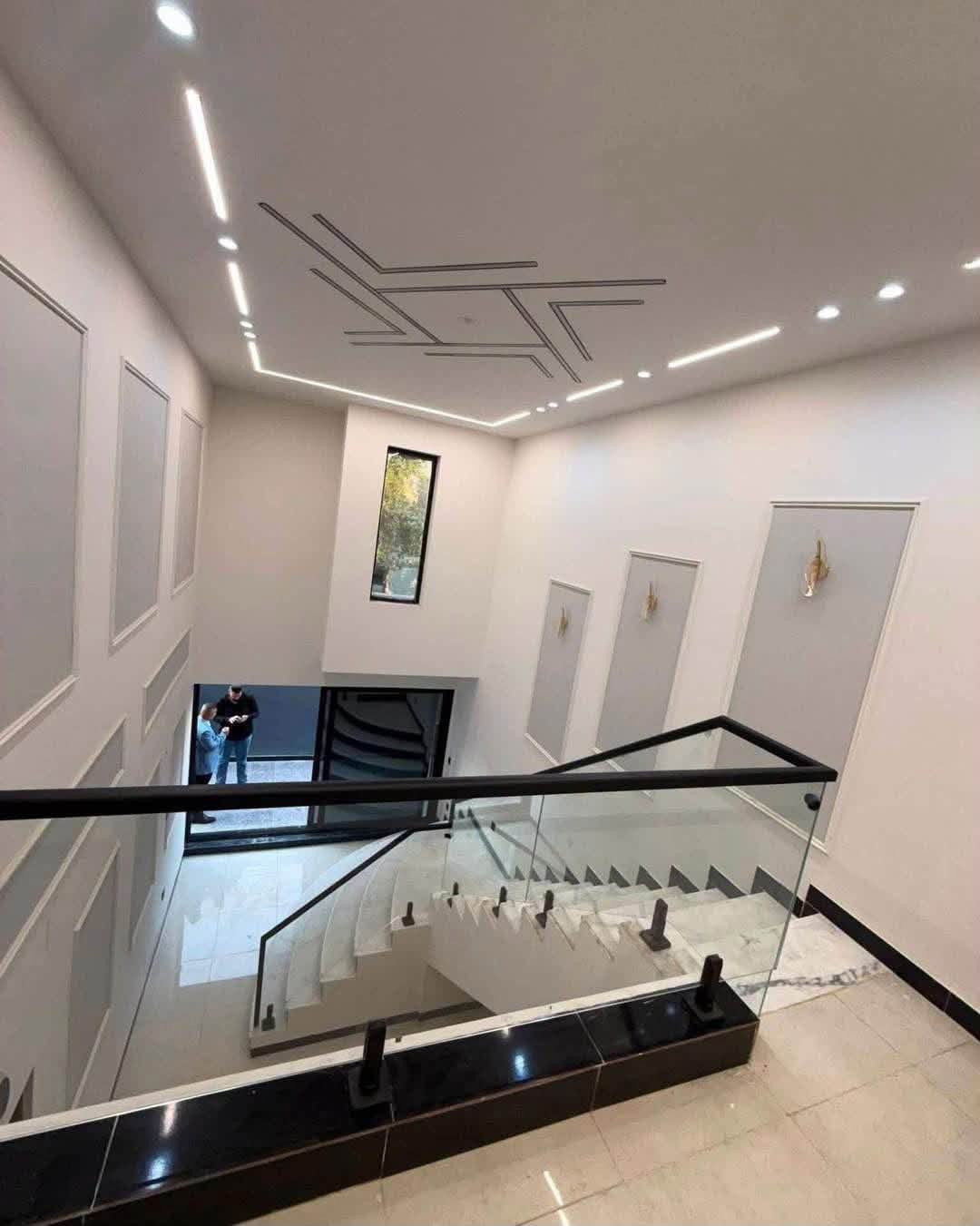 بيت للايجار في الكرادة 🔴
📍الموقع : كرادة داخل قرب كنيسة مار يوسف
🔷 المساحة : 270 متر ركن  🔷
🔷 يحتوي على : 6 غرف نوم و وصحيات عدد 3 ومطبخ كبير واستقبال 🔷
🔷 يحتوي على كراج سيارة وحديقة🔷
————————— 
🏢 شركة نبض العراق للاستثمار والتسويق العقاري 
🔺نستقبل كافة عروضكم وطلباتكم 
🔺للاستفسار : 
***********
