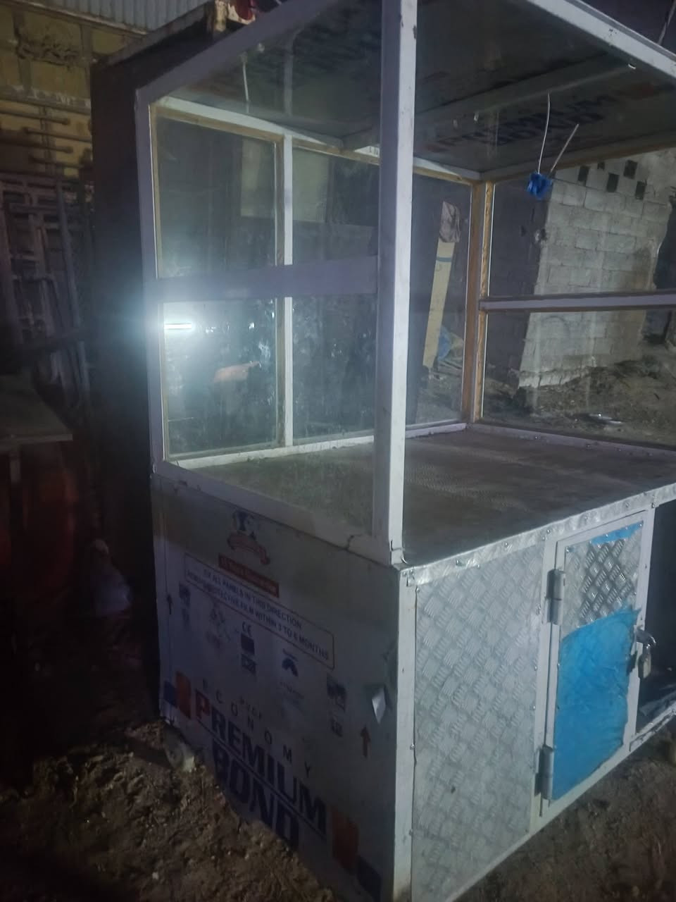 عربانه متنقله للبيع كامله ونضيفه سعرها 150وبيها مجال بسيط مكانها بغداد ***********
