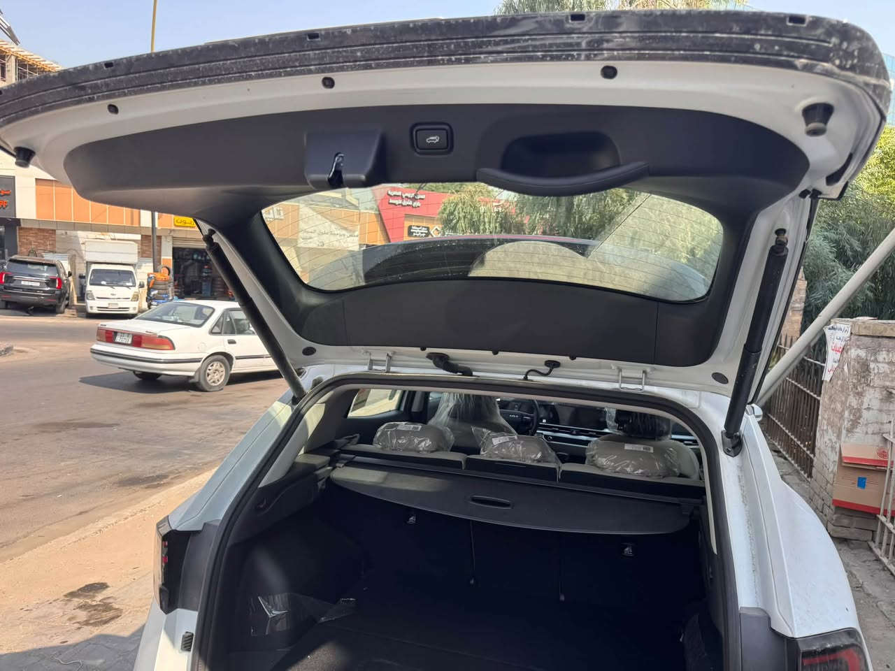 � بِسْمِ اللهِ الرَّحْمَنِ الرَّحِيمِ 🔥

🚘 سبورتاج موديل 2026 

سياره زيرو مثبت لوحات وكامل بسعر 36500مليون 

✨ المواصفات:
• تشغيل عن بعد 
• بصمة
• رادار
• شاشة كبيرة متصلة
• كاميرا دوّارة 360°
• تبريد أمامي وخلفي
حساسات امامي وخلقي 
رادارات جانبيه وتوقف ذاتي 
ونقط عمياء ولد امامي وخلفي 
وشفتات ستيرن 
• مواصفات اعتيادية مرتبه
كراسي كهربائية
تدفئه بلكشنات

السعر( 36500) مليون  

📍 الموقع: بغداد – الاعظمية– 

📞 للاستفسار:*********** 

🔥 للجادين فقط —
