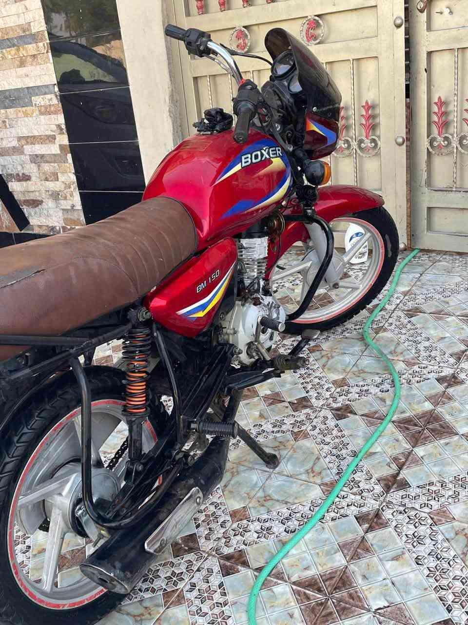 السلام عليكم دراجه بوكسر ٢٠١٨ دراجه محركهه مجفت بلاد شلعتهه حلوه دراحه كامله سلف شغال مناقصهه شي اورق سحب سعر ٦٠٠ بيهه مجال لطيبين مكاني ديالئ ابو صيدا  تواصل رقم فقط او واتساب ***********
