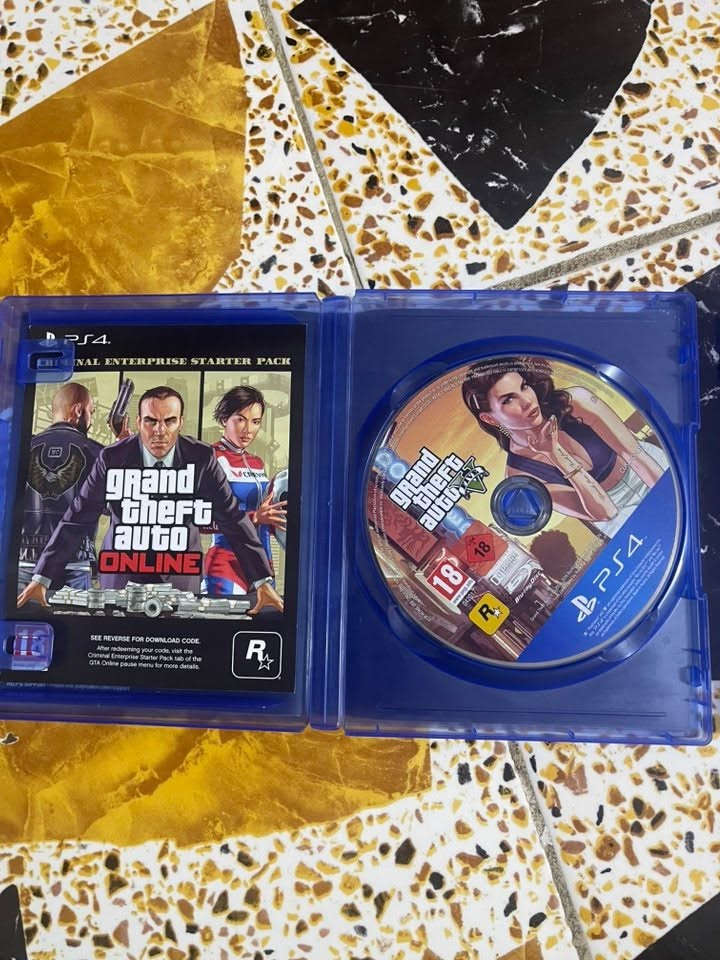 قرصين ب٢٥ الف
١)God of war 4
٢)Gta v 
شغالات كاملات وعندي توصيل للتواصل ***********
