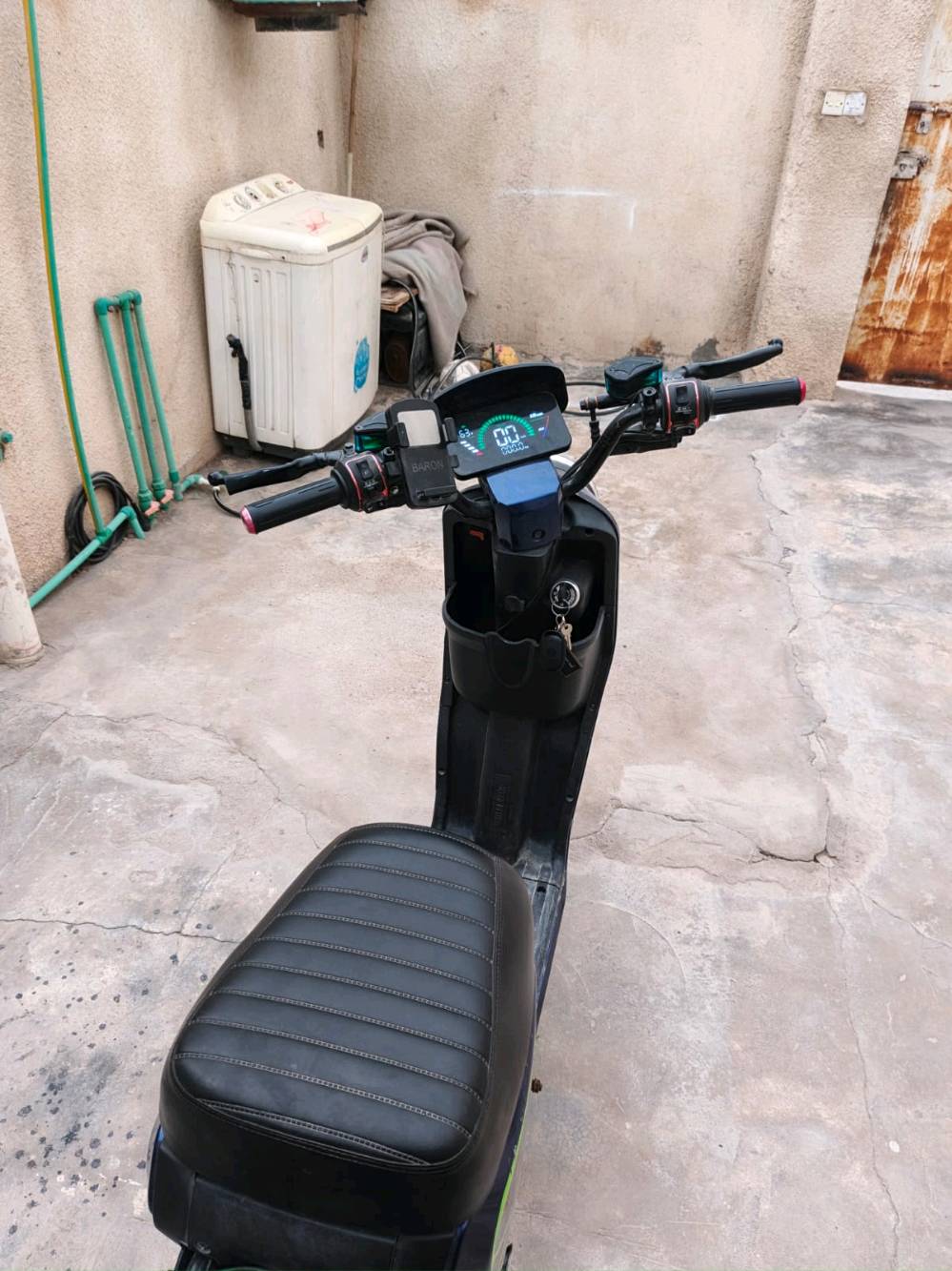 R9 • دراجة شحن • شاشه ديجيتال