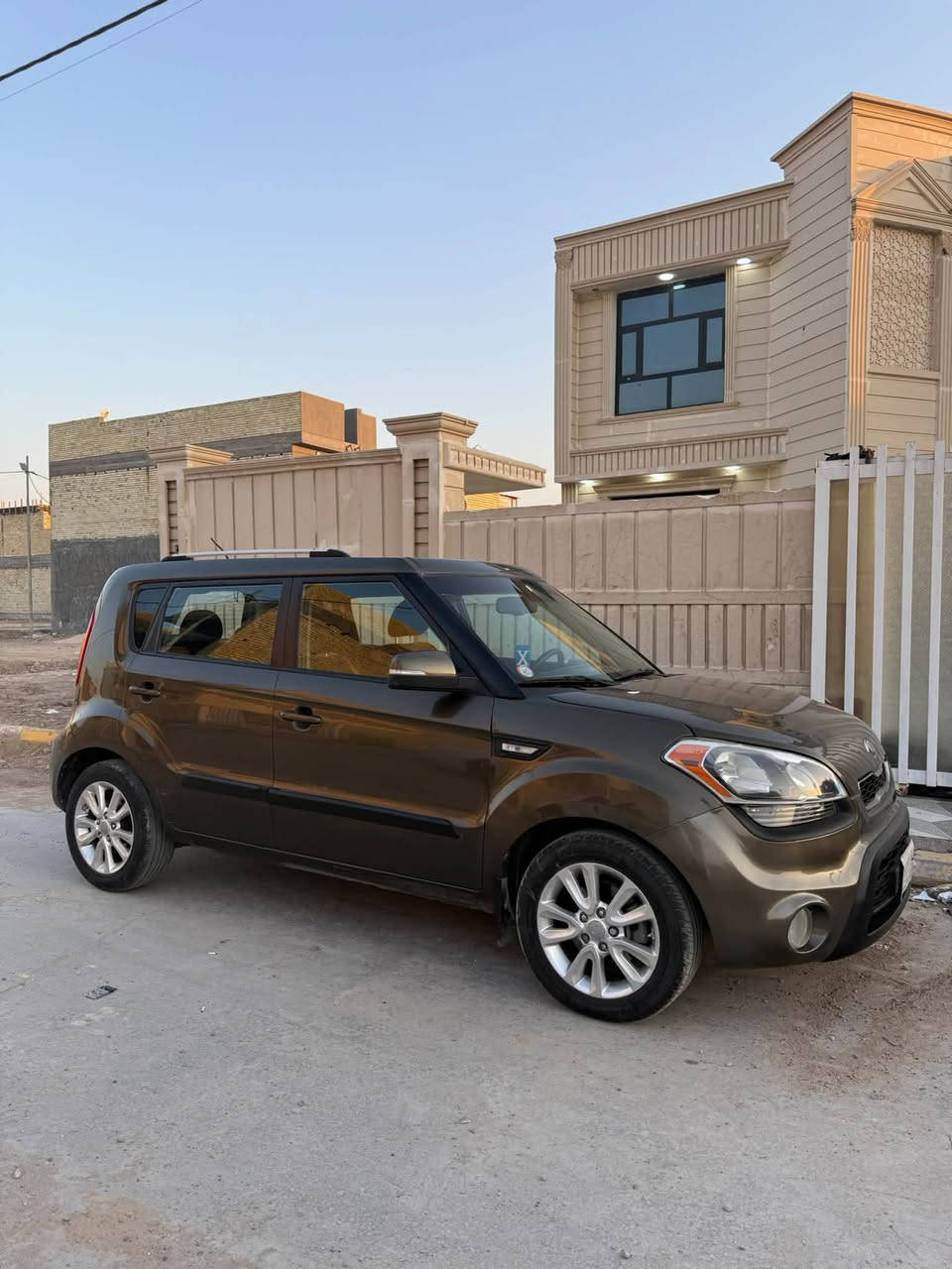 السلام عليكم 
صول محرك 2000 دوش 
اوتماتيك سيارة جديدة وجاهزة 
رقم بغداد مشروع وطني 
السعر 84 
***********
