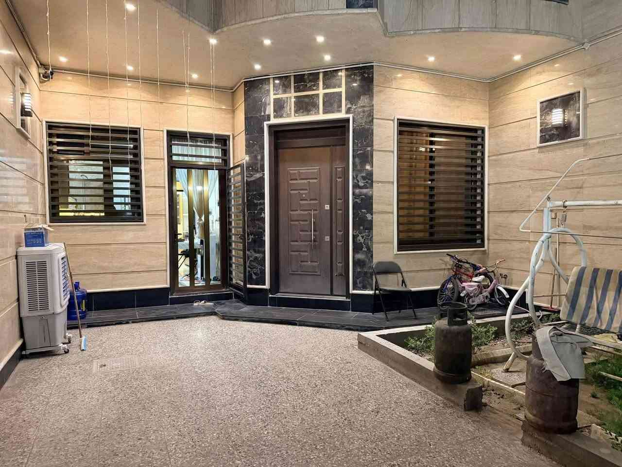 السلام عليكم من رخصت أخوية الأدمن للبيع للبيع للبيع بيت مساحة ٢٤٠ جديد درجة أولى واجة ٨م نزال ٣٠م بي كراج حديقة مدخلين مدخل مطبخ مدخل صالة جلسة ٢نوم وخدمات منوار اثنين طابق الثاني ٤نوم خدمات وجلسة طابق الثالث غرفة نوم وخدمات بيتونة وسطح الموقع القاهرة الظباط الفرع مقابيل المول القاهرة قريب كلية الإمام جعفر الصادق عرض الشارع ١٥م عرض الرصيف ٣م موقع جدا ممتاز أستفسار على رقم *********** البيت كله مرمر نظام كامرات سيراميك فول درجة أولى
