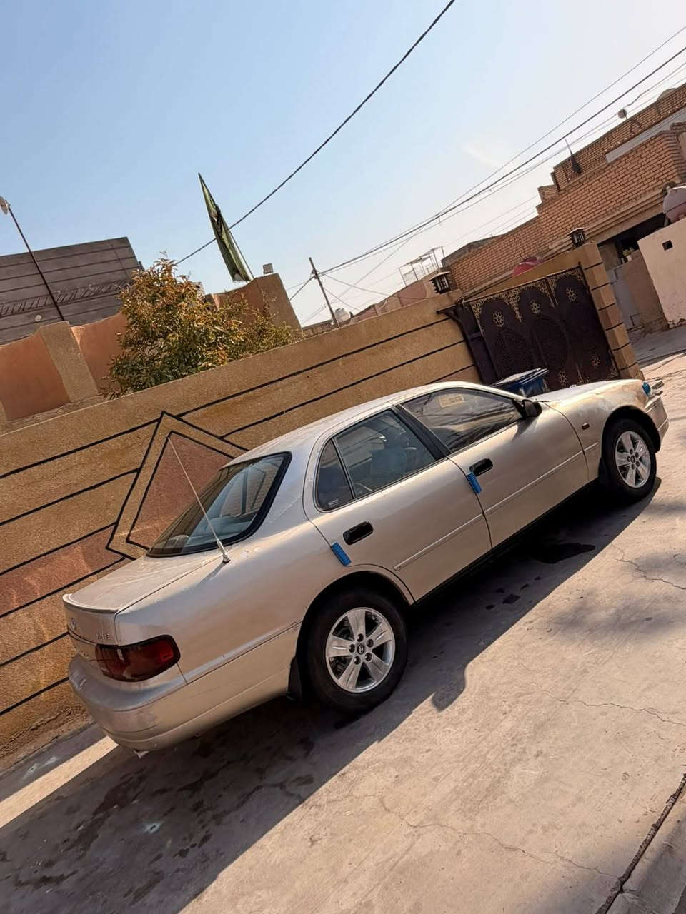 السلام وعليكم كامري للبيع موديل 1995 سياره جاهزه ماكينه وكير كفاله ماكينه 6 سلندر تخم تاير جديد كلش حلوه وجاهزة سياره تحويل مباشر سعر 40 وبيها مجال مكان واسط العزيزية رقم الهاتف. ***********.
