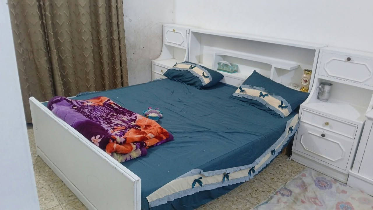 غرفة عراقية • ٥ أبواب • بيها مجال