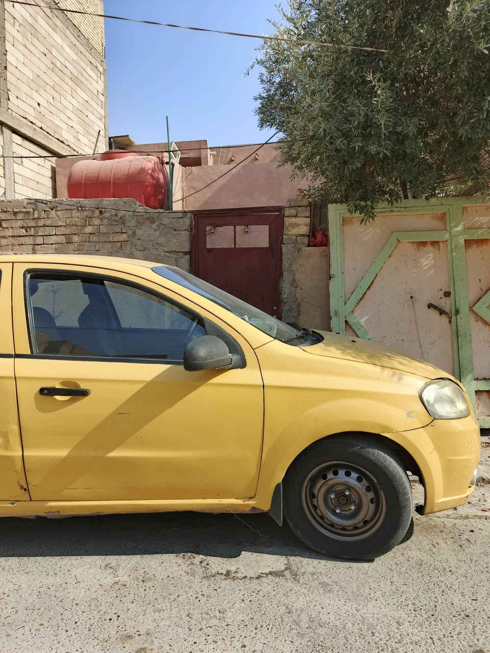 افيو ٢٠٠٨ سيارة خير من الله محرك جديد وكير مكفول تبريد ثلج بيها دعمة بلباب موضحة بلصورة سعرها ٥٠وبيها مجال للشراي 
***********
