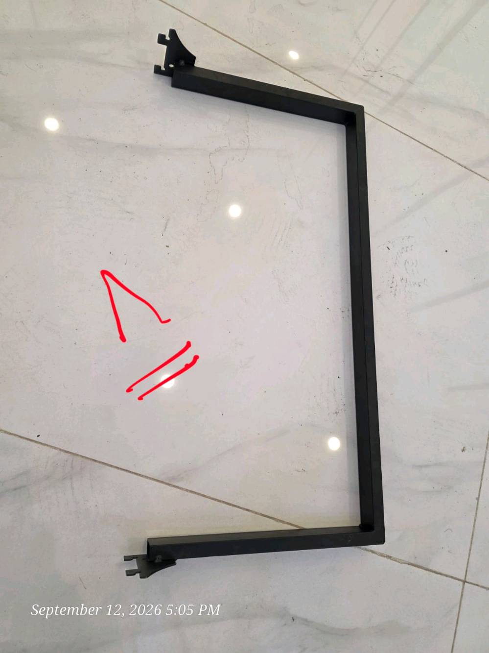 ديكورات محلات تجارية للبيع مستعمل نظيف جدا 
( تعلاقات ، شوكات، رفوف وسكك 
العدد المتوفر مكتوب في كل صورة
للتواصل والسعر *********** واتس اب