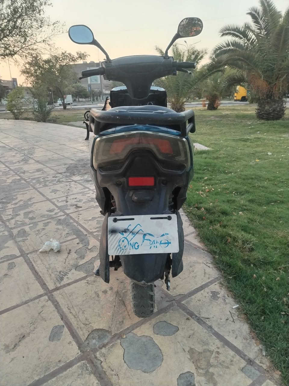 سلام عليكم دراجه سكنس شحن موديل. 2025.   بطاريات. قبل. 8.ايام. شديتهن سيت كامل جديد كلفت 240 الاف. 65. كيلو. بشحنه وحده. بصمه تشغيل عن بعد نضام حمايه سرقه. نضام. R  رجوع للخلف لايت زينون. سعر 400. الاف. بيه مجال بسيط. مكاني بغداد. رقم. ***********
