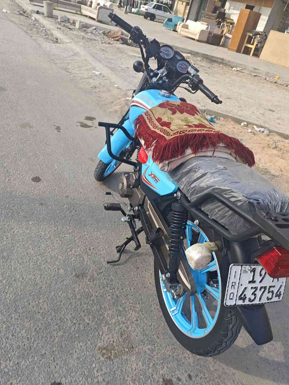 سلام عليكم دراجة شاينك 150cc للبيع مكفوله من كلشي الدراجه مفوله كهربأيات كله شغاله رقم انكليزي كربله وسنويه  تحويل ثاني يوم الي مو شراي ومايعرف بل دراجات و الأسعار لا يعامل ويتعبني السعر 2100 وبيه مجال مكاني كربله الرقم *********** واتساب فقط و ماسنجر مفتوح
