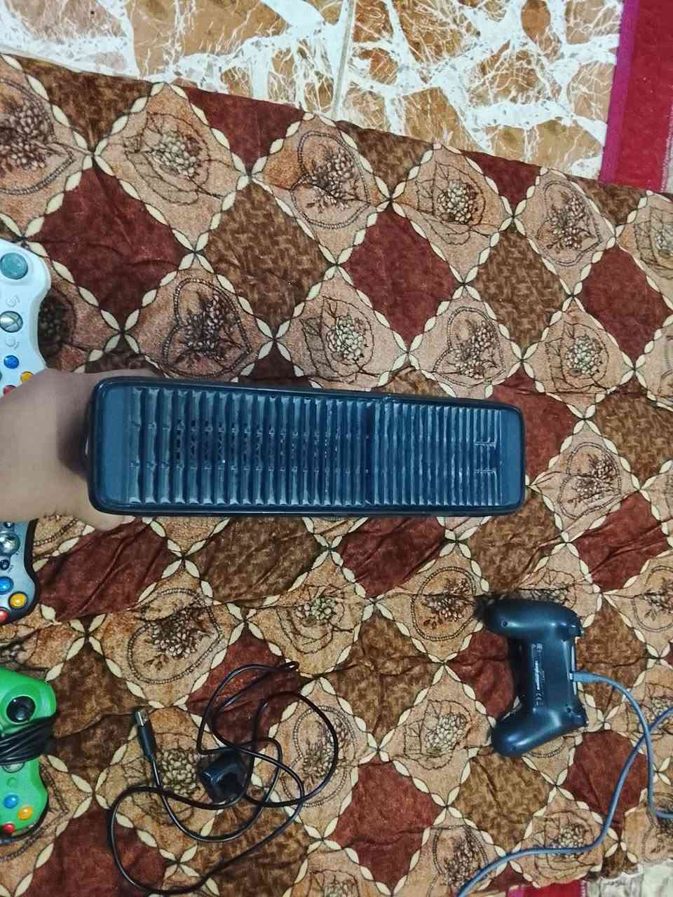 سلام عليكم
XBOX 360 سلم للبيع 
وياه ٣ جوستك ٢ واير ليس واحد واير 
العاب بيه ٢٦٠ لعبه كلهن العاب قويه 
الاستفسارا *********** 
السعر خاص علق وطبلك خاص
