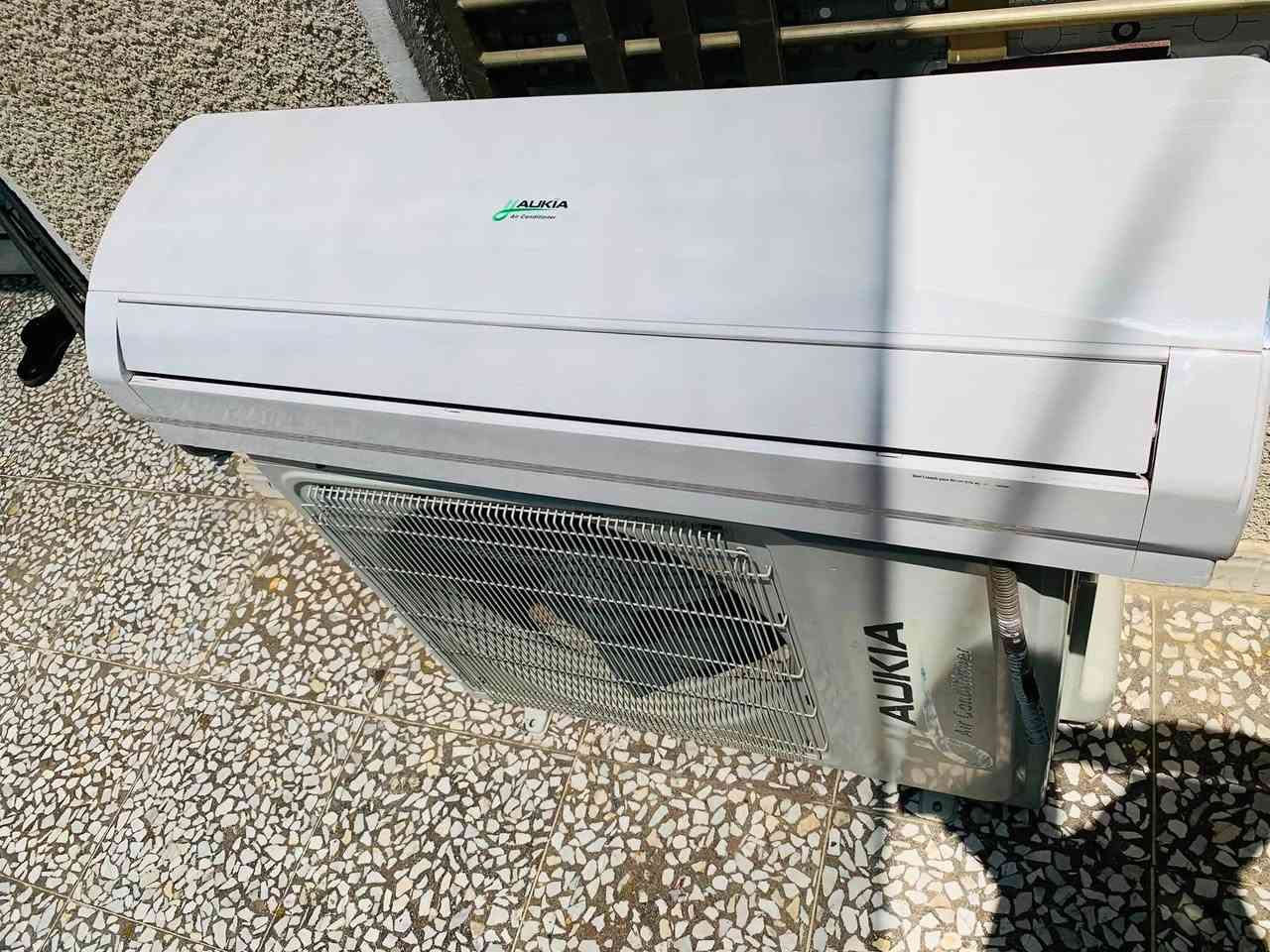 السلام عليكم سبلت نوع اوكيا طنين تدفئه تبريد مداخل تصليح ابد كامل غاز بواري ريمونت السعر400 وبي مجال  بغداد مدينة الصدر للتواصل***********
