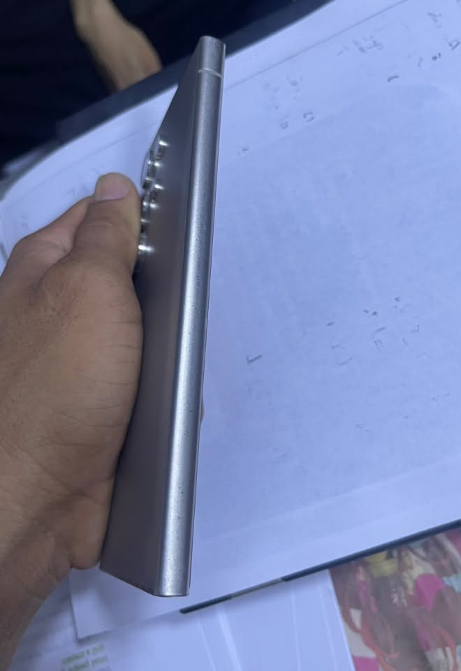 s24Ultra
ذاكره ٢٥٦ 
لون تيتانيوم 
جهاز وتر بروف ما مفتوح 
اويا فقط شاحنه اصليه 
اكو شخط بل الضهر فقط 
موضح بل الصوره
شرق اوسط خطين 
السعر ٨٧٥  بي مجال 
مكان ديالى بعقوبه 
الرقم ***********
