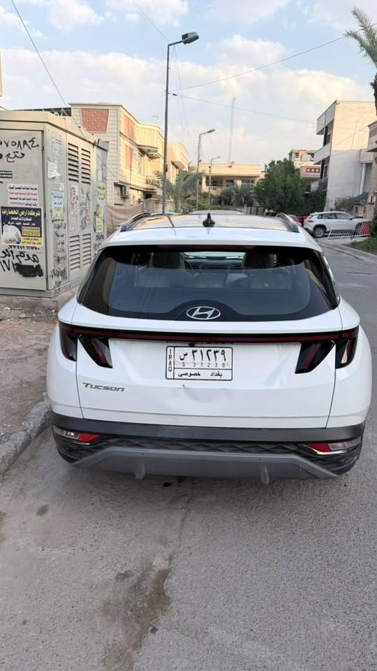 السلام عليكم 
هيونداي توسان 2023 المواصفات
بانوراما
شاشة كبيرة
كراسي الاثنين كهرباء 
تبريد كراسي
وبقية المواصفات المعروفة
ماشية 32,700
بيها طخة بالصندوك موضحة بالصور
مكان السيارة بغداد زيونة
السعر 195 ورقة وبيها مجال

رقم التلفون ***********
