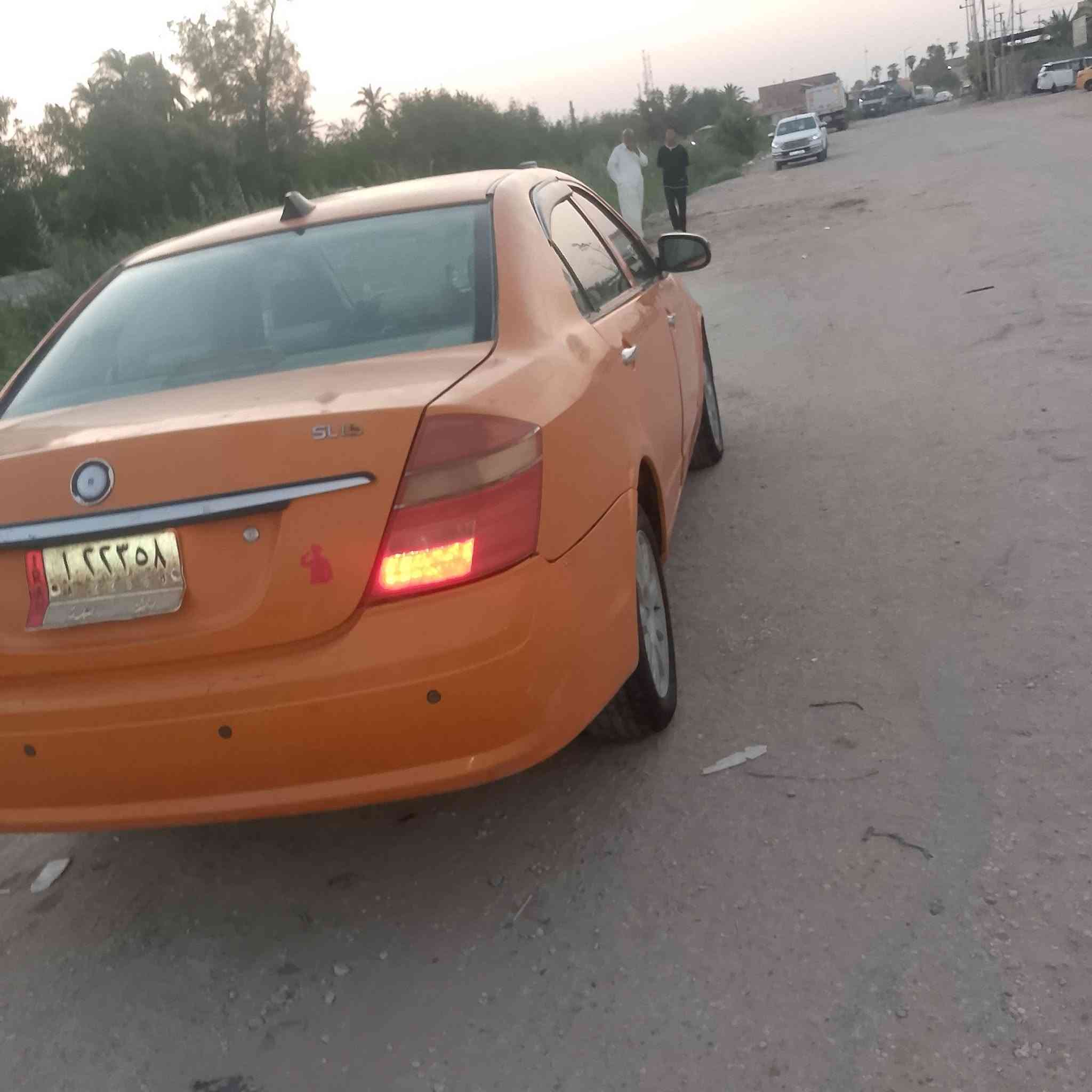 مرحبا جيلي موبل السعر ٢٨ ورقه 

بسعر سايبه 

كير حداديه 

ترايها كلش حلو 
مكينه ماتنسمع. 
فقط بخار بيها 

راعيها يمي بعفك 

شاشه ومصفره من كلشي 

كبل لشارع 
بدون مراوس بيع مستعجل. 
***********
