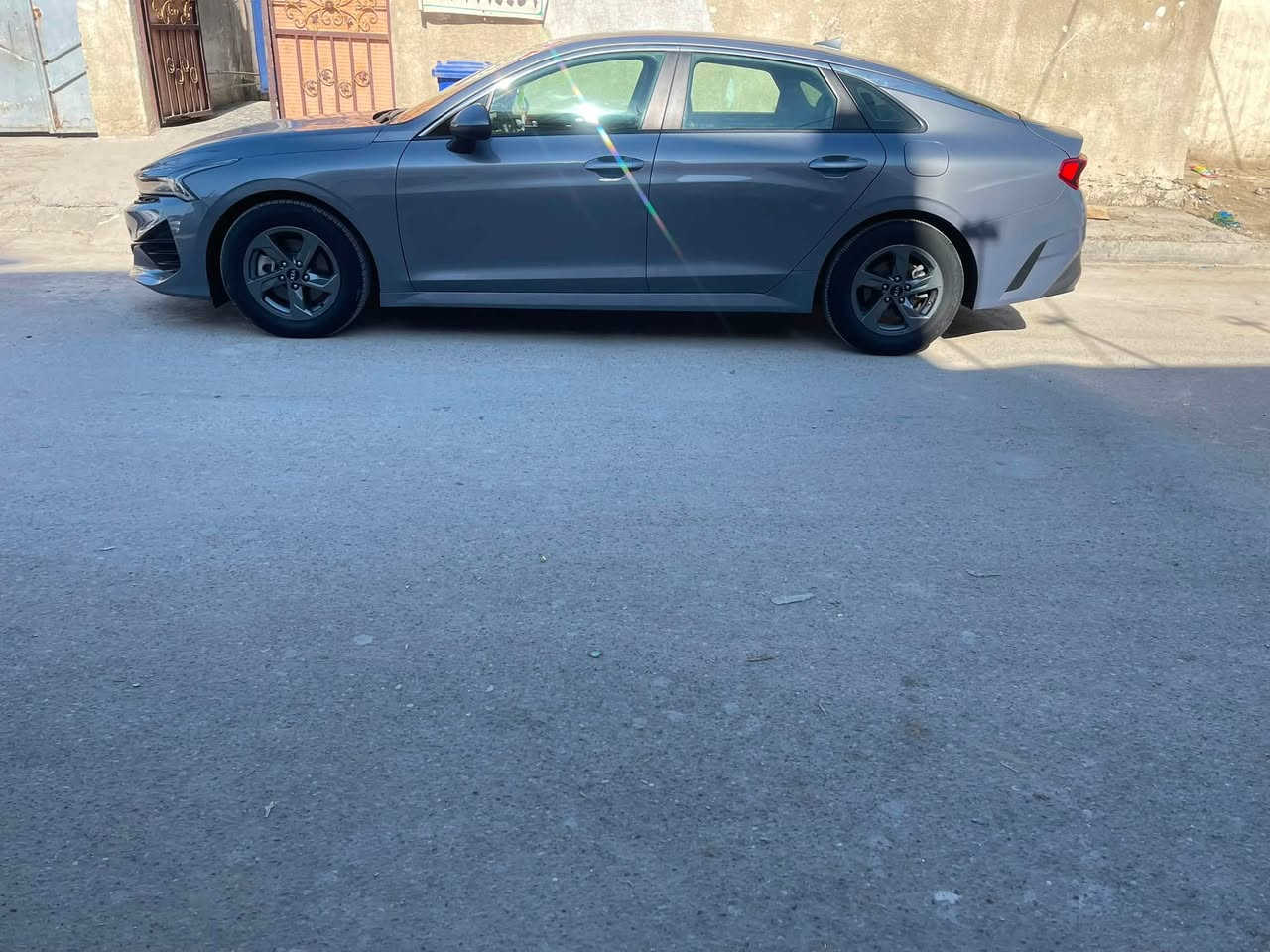 سلام عليكم للبيع K5 موديل 21 مكينه 1600 Tمو كامل مواصفات حادثه بس بنيد ومصلح نفسه السعر135 العنوان بغداد البلديات ***********
