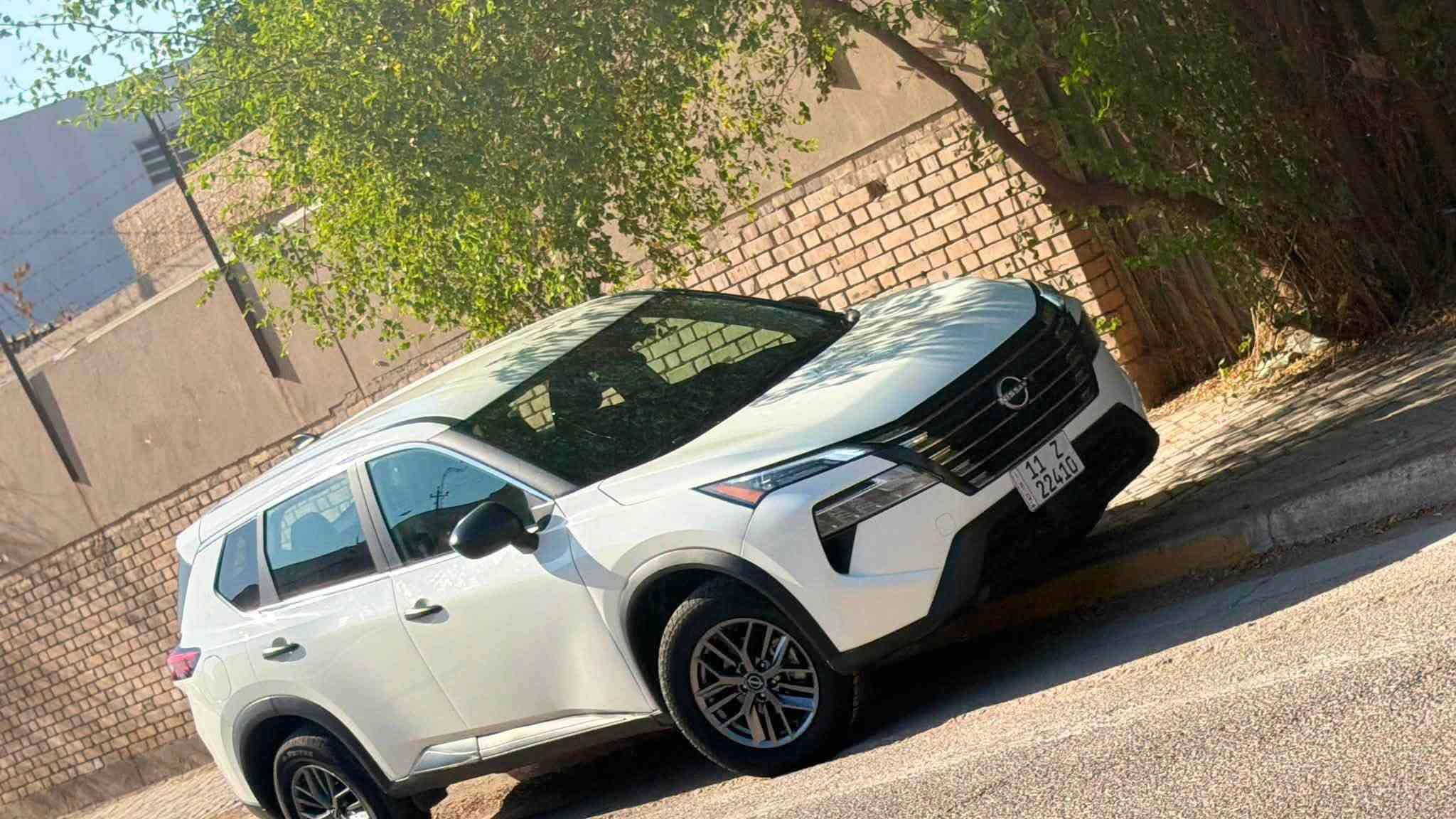 ✨
اللهم صلِّ على محمد وآل محمد 🤍

 للبيع نيسان روج  2024 بحالة شبه الوكالة وبسعر منافس،
محرك ٣ سلندررر
🔹 Nissan Rogue SL – موديل 2024
🔹 ممشى 38 ألف فقط
🔹 رقم بغداد الجديد – باسمي
تحويل ثاني يوم باسمك هزه ورقم جدد 

🔹 السيارة داخلة على إيدي شخصيًا وأنا أول من رقّمها.
🔹 بحالة الوكالة وما زالت على تايرات الشركة الأصلية.
🔹 إدامة كاملة في مركز هانوفر، وجاهزة للاستعمال ولا تحتاج أي مصروف.

📌 

* وارد أمريكي.
* الإيرباكات ولا ايرباك طاك 
* ⁠سليمة ولم تنفتح.
* الضرر كان خفيفًا جدًا (شخوط بالدعامية وشخوط بالجاملغ  الخلفي فقط)،
❗️❗️* صور الحادث والسونار مرفقة داخل المنشور حتى يكون المشتري على اطلاع كامل.❗️❗️

💵 السعر: (( 162 ))
وبيها مجال 
📍 الموقع: بغداد – الأعظمية الكريعات

السيارة شرط السونار والفحص ماخليك تاخذها اذا ماتفحصها وايشي يختلف عن كلامي تاخذ السياره وفلوس فوكاها...

📞 للجادين فقط، التواصل على الخاص أو الاتصال.
سرمد ***********
واتساب ماسنجر متوفر 24ساعة
