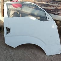 باب سيارة • موديل ٨ • نضيف مرشوش