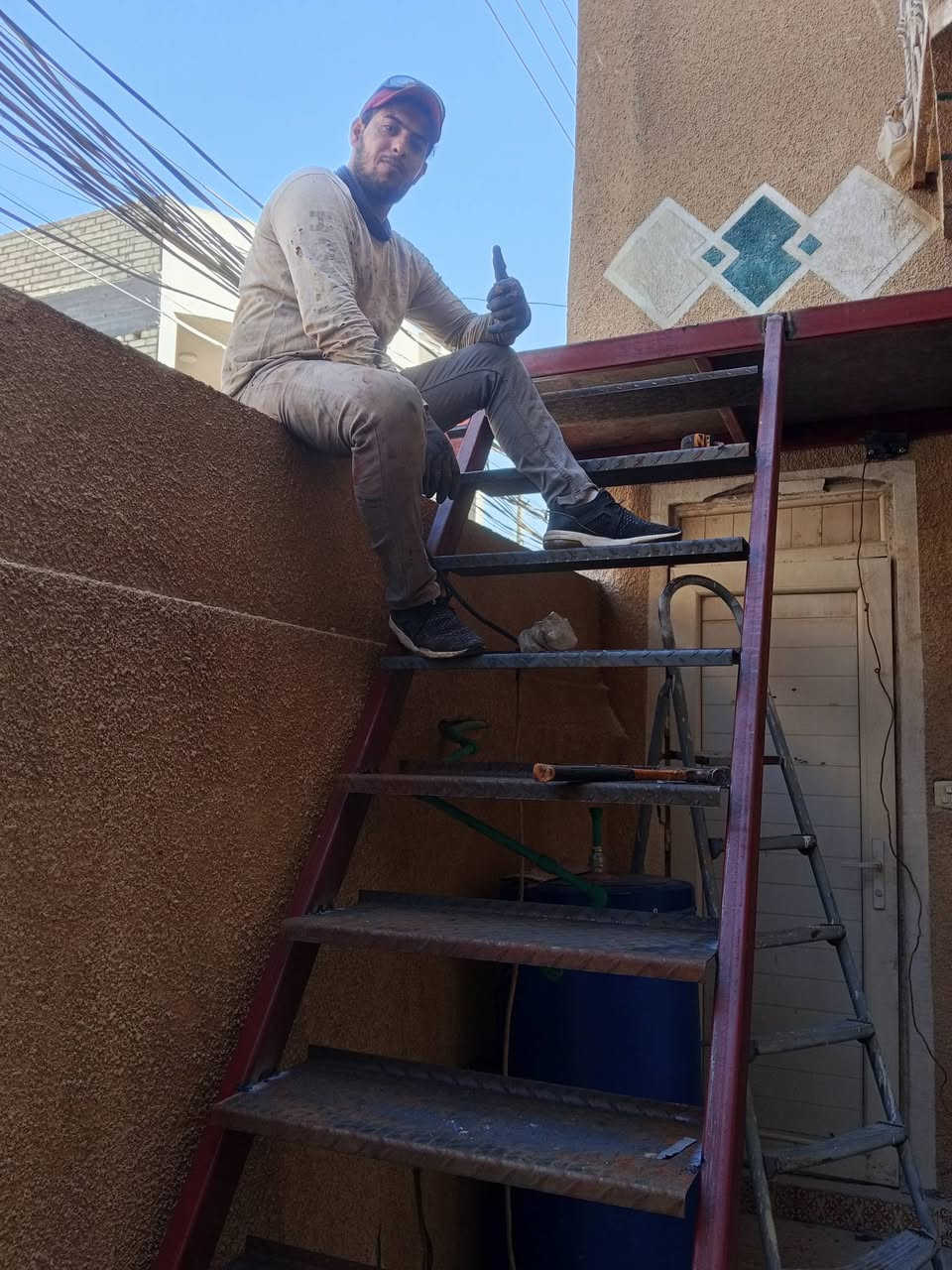 حداده عامه كربلاء ***********
حداد 🛠متنقل🛠 داخل🪟 كربلاء🛠 بيبان 🚪شبابيك🪟 محجرات🛠 قمريات 🛠وغيرها كل🛠 مايخص🛠 الحداده ((🛑اتقان العمال بحسن صوره 🛑)) 
______________________________________

نص مكتوب في الصور:
- السوق المفتوح opensooq