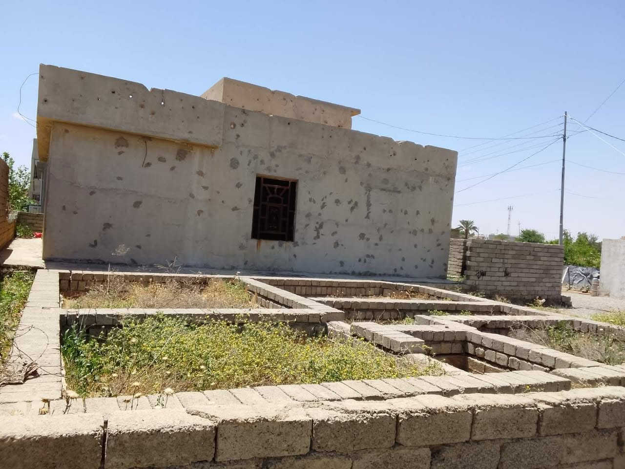 قطعه أرض زراعي 200م بيها اساس مشتمل اساس مسلح خدمات كهرباء + ماء واصل 
اطراف حي المهندس منطقه العزه  السعر 
11مليون وبيها مجال يرهم بل قسط على أن يكون مقدمه زينه الاتصال على الرقم ***********
