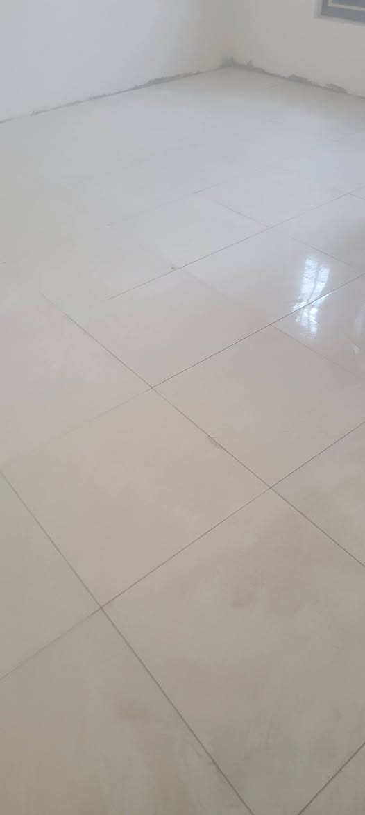 السلام عليكم خلفه كاشي سيراميك شغل نضيف ومرتب بليوميه وبلمتر وقطعي
متفرغ حالين 
***********
