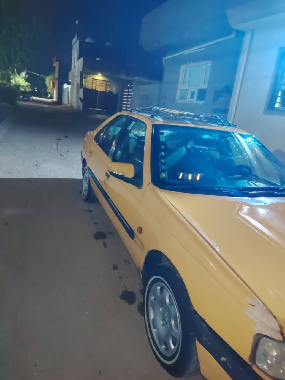 سلام عليكم بيجو ٤٠٥ موديل ٢٠١٢  مكينه كير فرنسي حداديه امامي خلفي  جديد  كهربايات كلهه شغاله تبريد جديد سياره كل نقص مابيهه رقم بغداد سنويه جديده هيئة مصفره عنوان ديالى خانقين  سعر ٣٠ رقم مبايل ***********@
