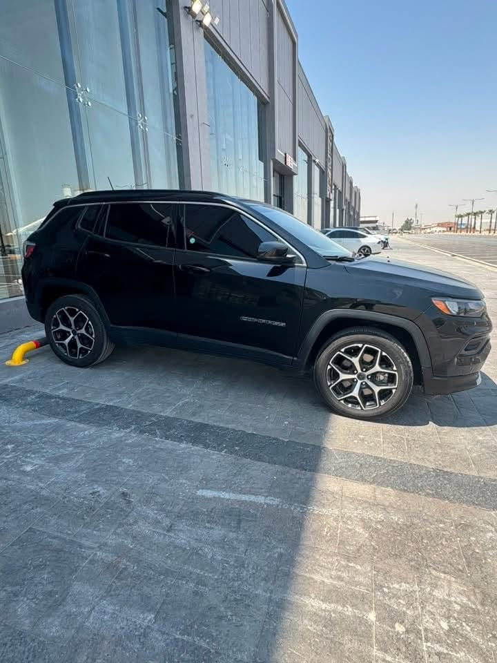 جيب كوباس اسود ٢٠٢٥ ٤*٤ limited فوول بدون سلايت فقط
سيارة بدون صبغ حتى دعامة ما بيها صبغ سيارة ماشي ٥٠ ميل
*
وتس اب 📲 : ***********
.
جێپ کۆمپاس رەش ٢٠٢٥  limited 4*4 فوول تەنها سلایت نیە
ئۆتۆمبێلەکە بی سبوغی نیە حەتا دەعامیەکانیشی
٥٠ مایل رۆشتووە   
تەنها ئیرباگی تەقیە بیلادی شەریکە دانراوەتەوە

بۆ پەیوەندی کردن📲 - ***********
