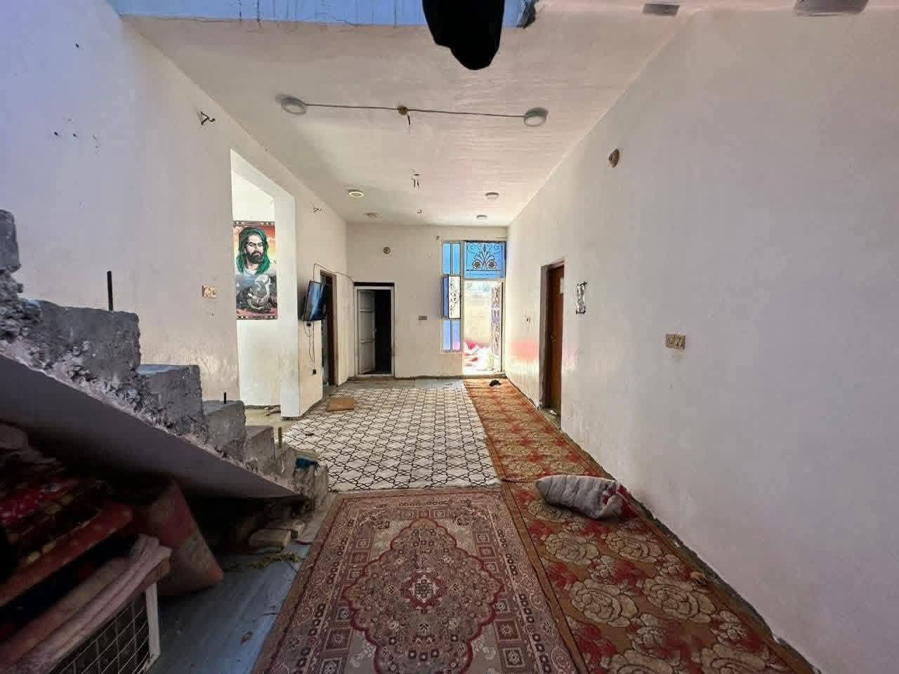 السلام عليكم
بيت للبيع مساحته ٢٠٠ م على طريق ابو الماش نهايه السايدين بي نقص غرفه واستقبال حدهن للبتلو بناء صب مسلح حالياً لبيت فارغ ***********.
