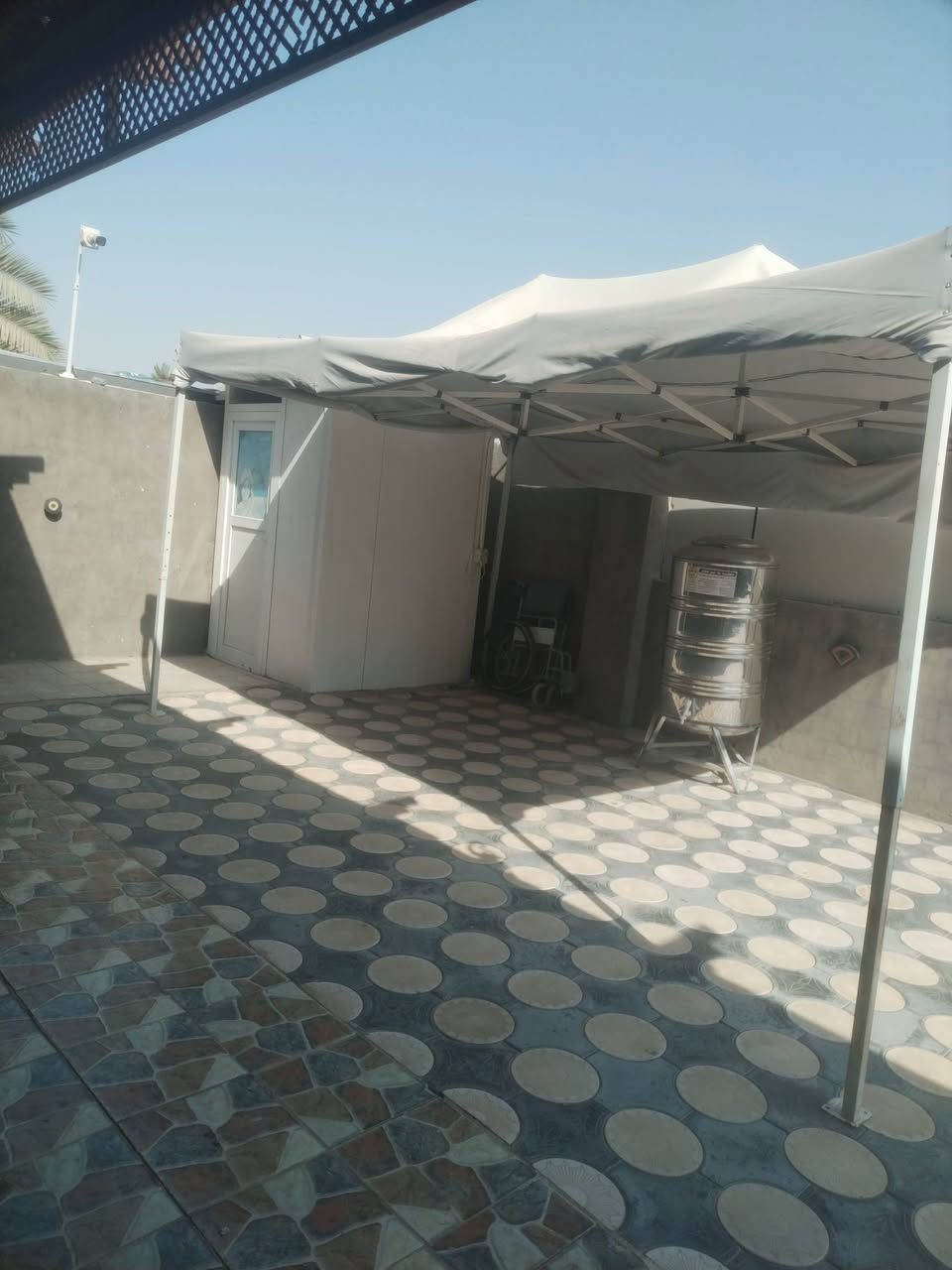 سلام عليكم سقفية للبيع جديدة كامله مكمله هية وجادرهة السعر الاتصال على الرقم *********** المكان نجف ابو صخير

