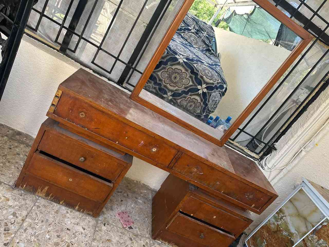 ميز خشب