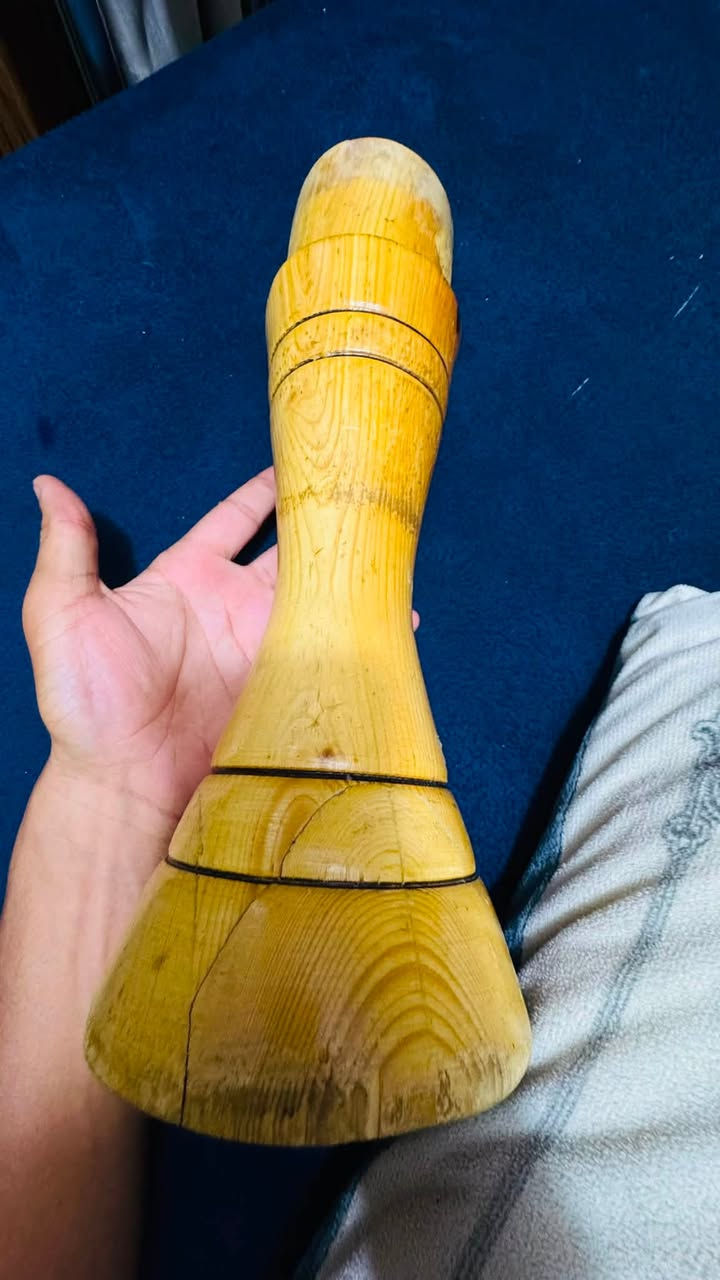 خشبه بصراويه كلشي مابيه فقط طاكه الجلده مالته تكدر تخلي انت سعره40الف وبيه مجال مكاني سماوه رقمي***********
