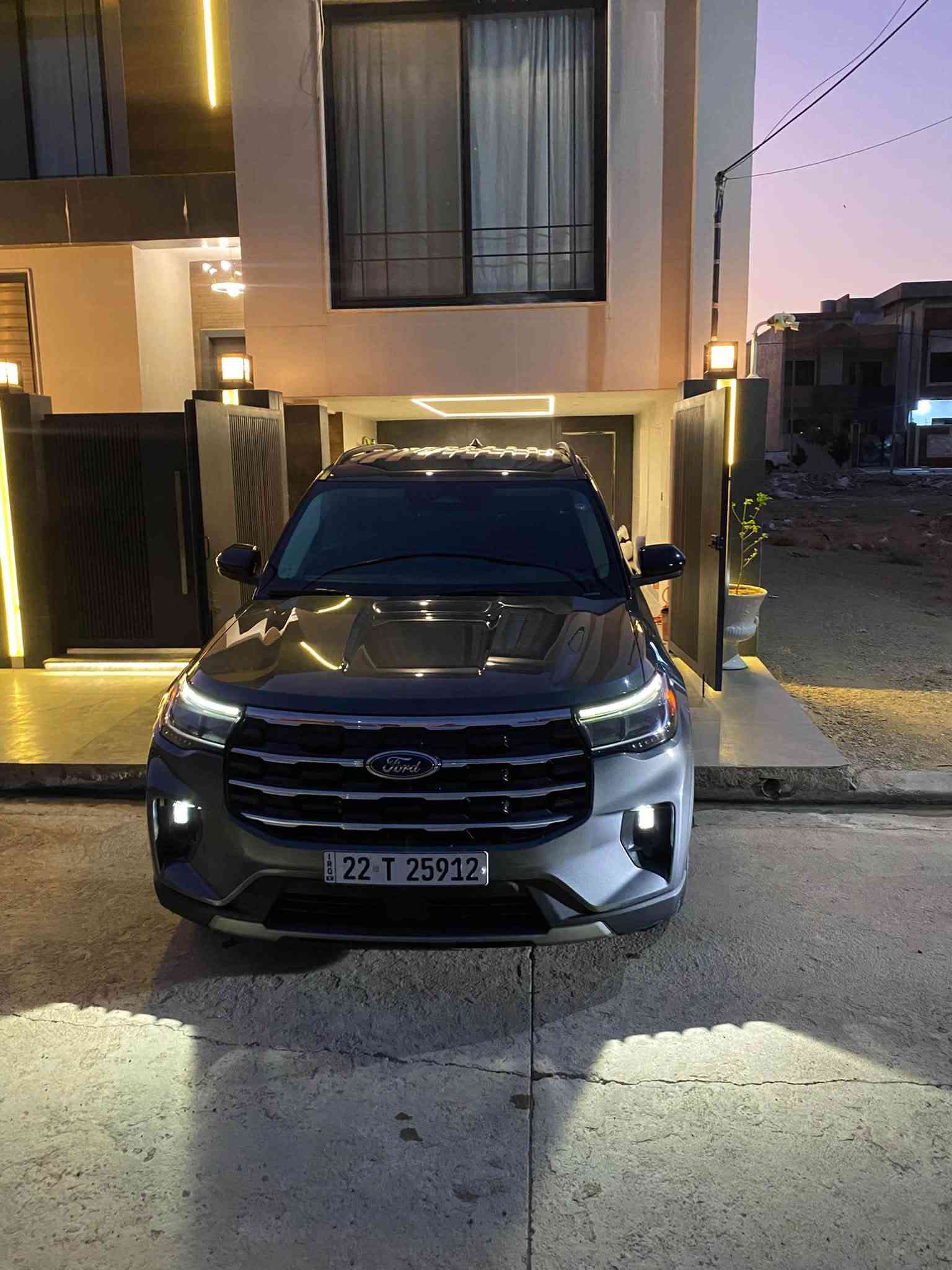 للبيع Ford Explorer Active 2025
فورد إكسبلورر Active موديل 2025 🔥

🔹 الموديل: 2025

🔹 الفئة: Active

🔹 الممشى: فقط 4,000 ميل تقريباً (حوالي 6,400 كم)

🔹 المحرك: 2.3 لتر EcoBoost تيربو

🔹 القوة: 300 حصان

🔹 القير: أوتوماتيك 10 سرعات

🔹 عدد الركاب: 3 صفوف / 7 ركاب حسب التجهيز

🔹

🔹 الباب الخلفي: كهربائي Power Liftgate

🔹 الإنارة: LED أمامية وخلفية

🔹 الجنوط: ألمنيوم

🔹 حساسات ومزايا أمان ومساعدة للسائق

🔹 كاميرا خلفية

🔹 مثبت سرعة متكيف Adaptive Cruise Control

🔹 نظام مراقبة النقطة العمياء

🔹 أنظمة تحذير ومساعدة على تجنب التصادم

🔹 Apple CarPlay + Android Auto لاسلكي

🔹 شاشة وسطية 13.2 إنچ

🔹 شاشة عدادات رقمية 12.3 إنچ

🔹 مقاعد أمامية كهربائية ومدفأة حسب التجهيز

🔹 نظام Ford Co-Pilot360 لمساعدة السائق

🔹 7 Airbags

🔹 نظام مراقبة ضغط الإطارات

🔹 فرامل ABS + أنظمة الثبات والسيطرة

🔹 3 صفوف، ومساحة داخلية واسعة ومناسبة للعائلة والسفر

✨ السيارة نظيفة جداً والممشى قليل جداً بالنسبة لموديل 2025، 

الاستفسار 

📞***********

واتس ***********
